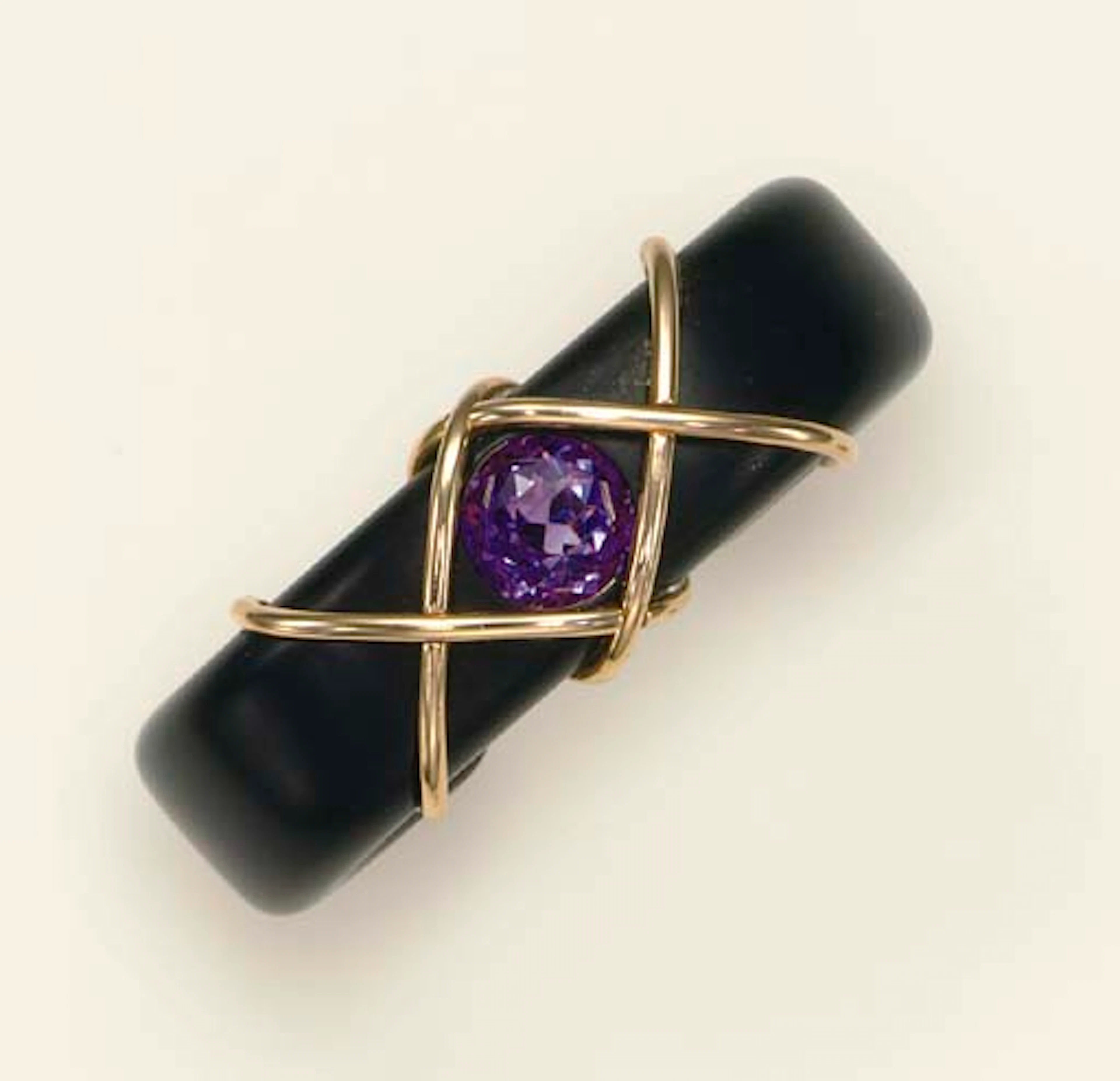 A WOOD AND AMETHYST BRACELET, BY JAR