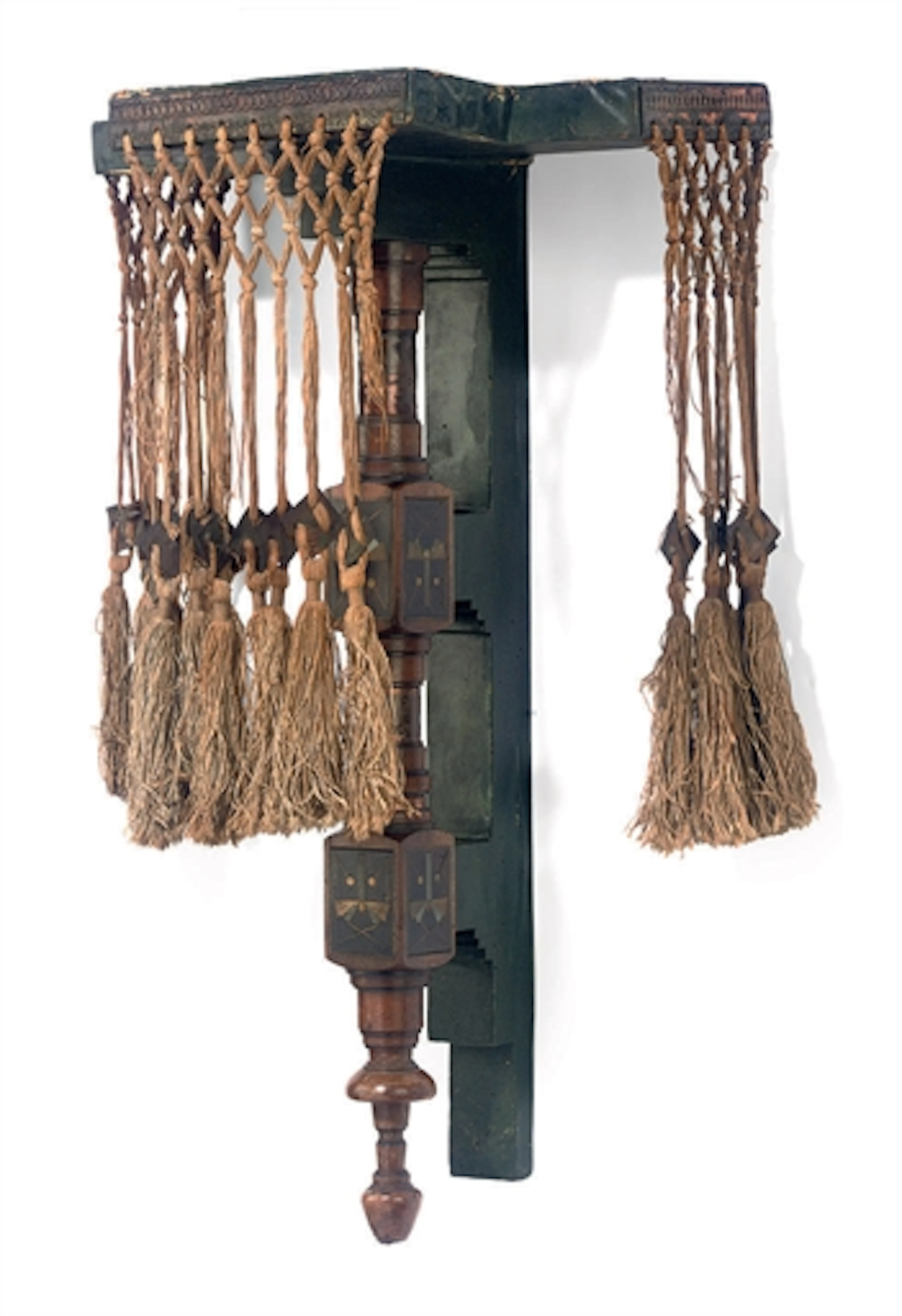DISPLAY SHELF, CIRCA 1900