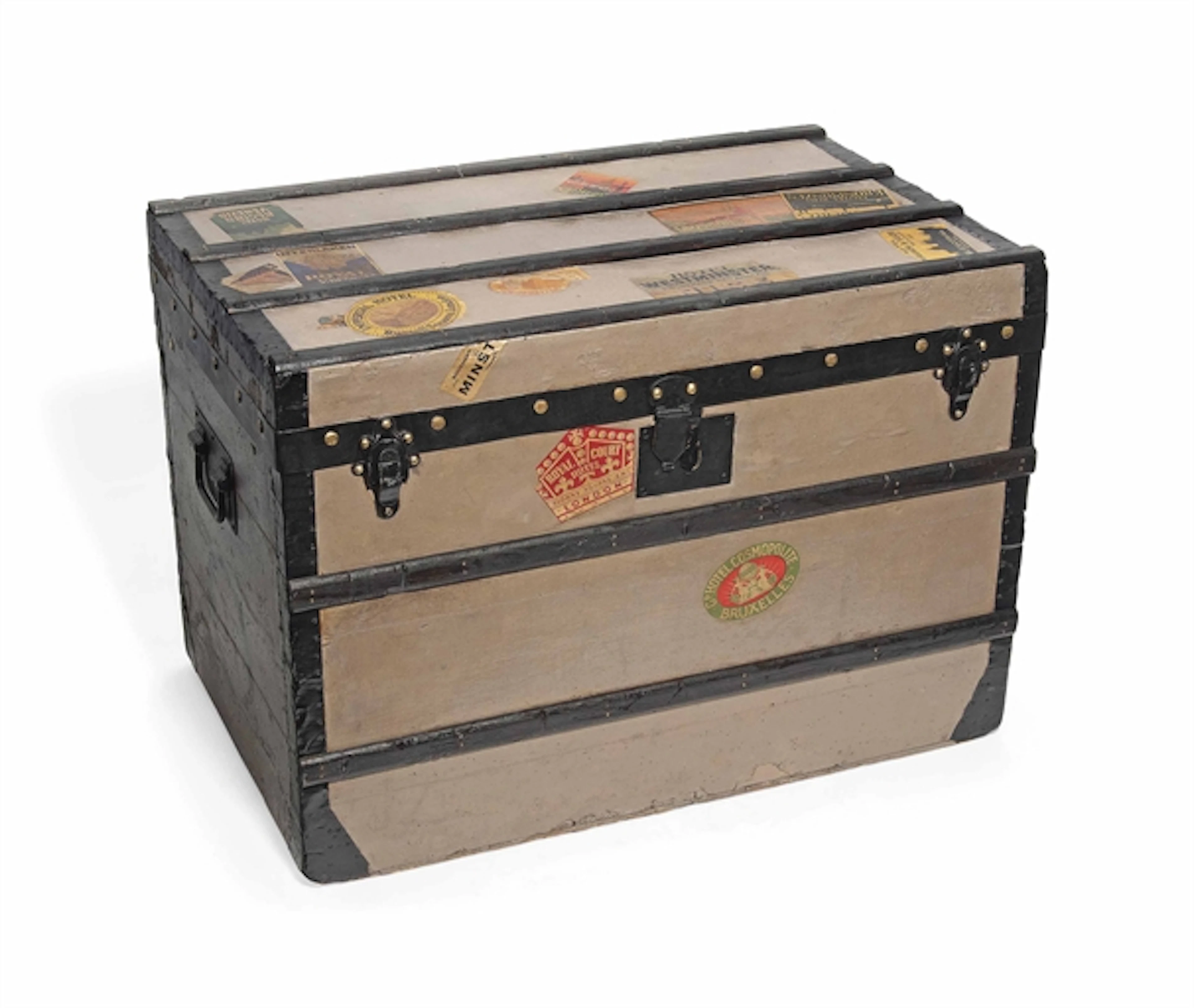 A TRUNK IN GREY CANVAS