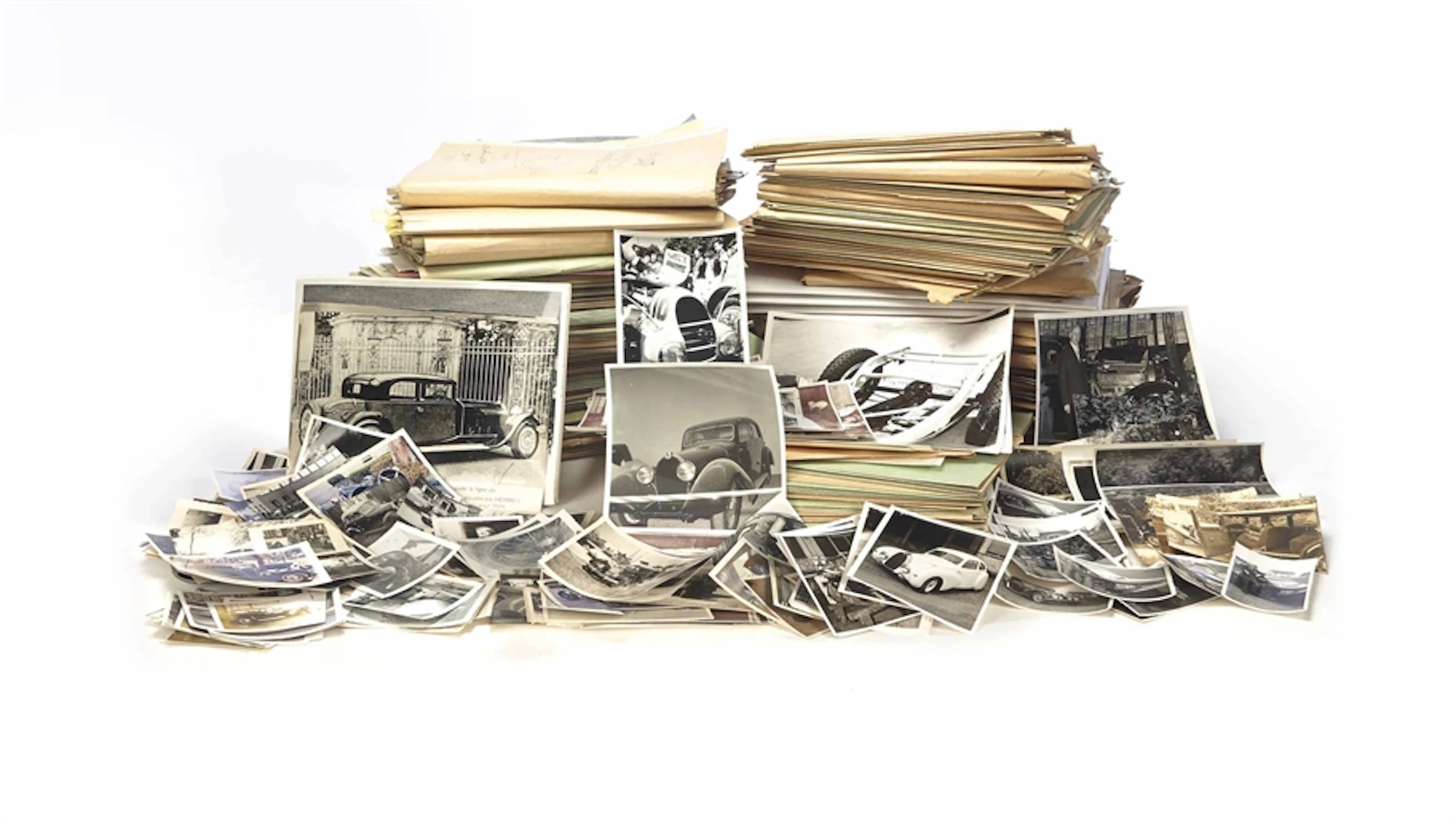 LOT D'ENVIRON 619 PHOTOGRAPHIES TECHNIQUES AVANT RESTAURATION DE VOITURES APPARTENANT AUJOURD'HUI AU MUSEE NATIONAL - COLLECTION SCHLUMPF, VERS 1960
