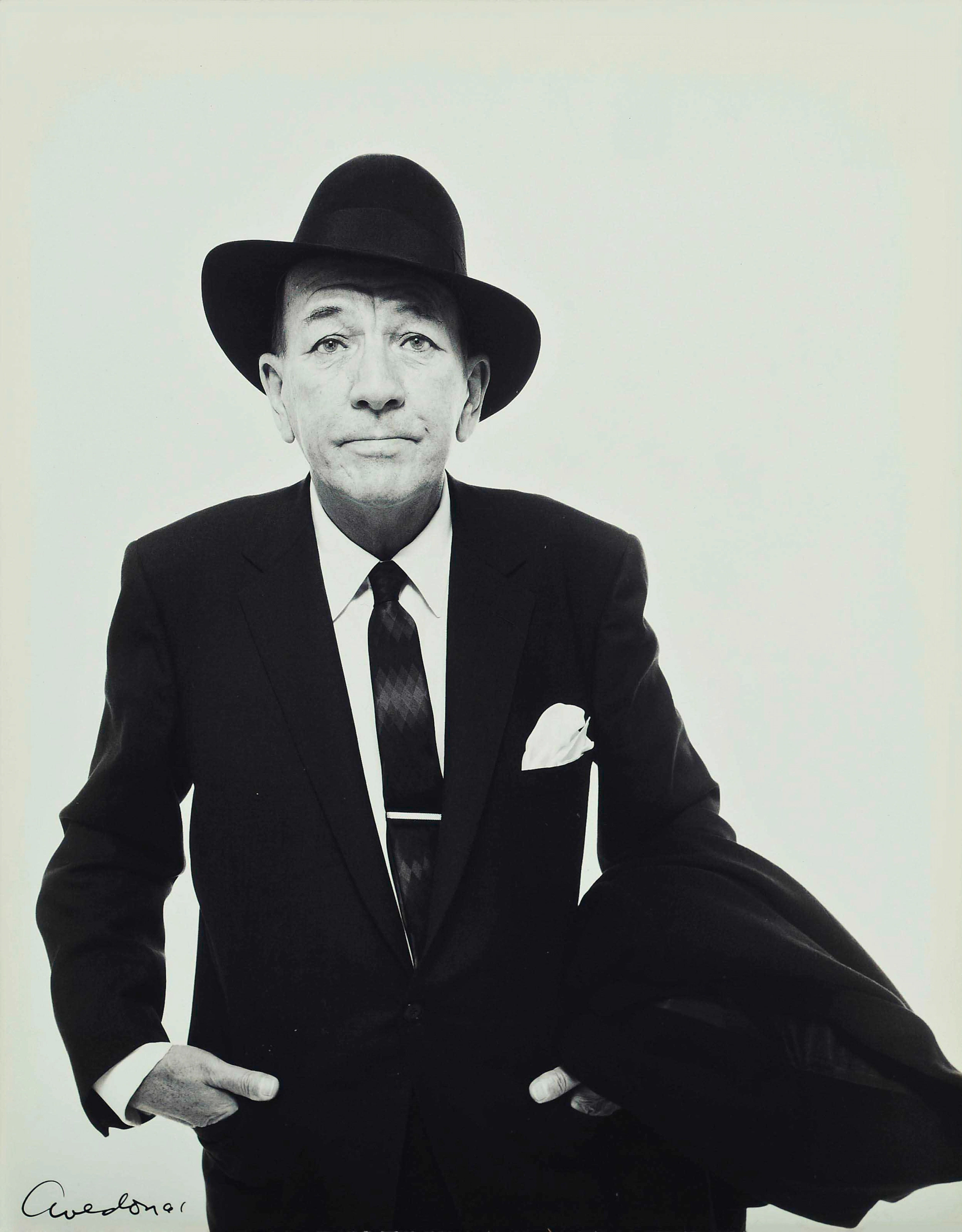 Noël Coward (facing camera), 1961
