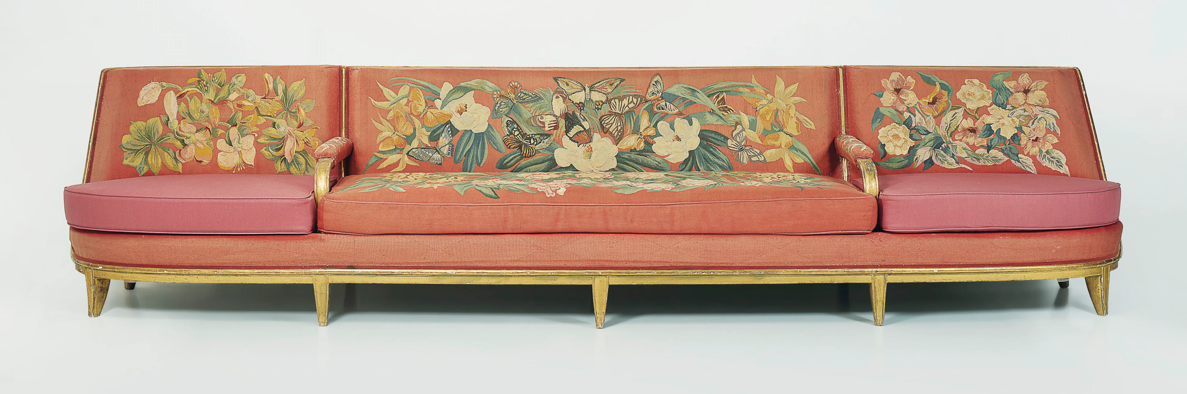 CANAPÉ, LE MODÈLE CRÉÉ VERS 1935 POUR LE GRAND SALON DU PAQUEBOT NORMANDIE