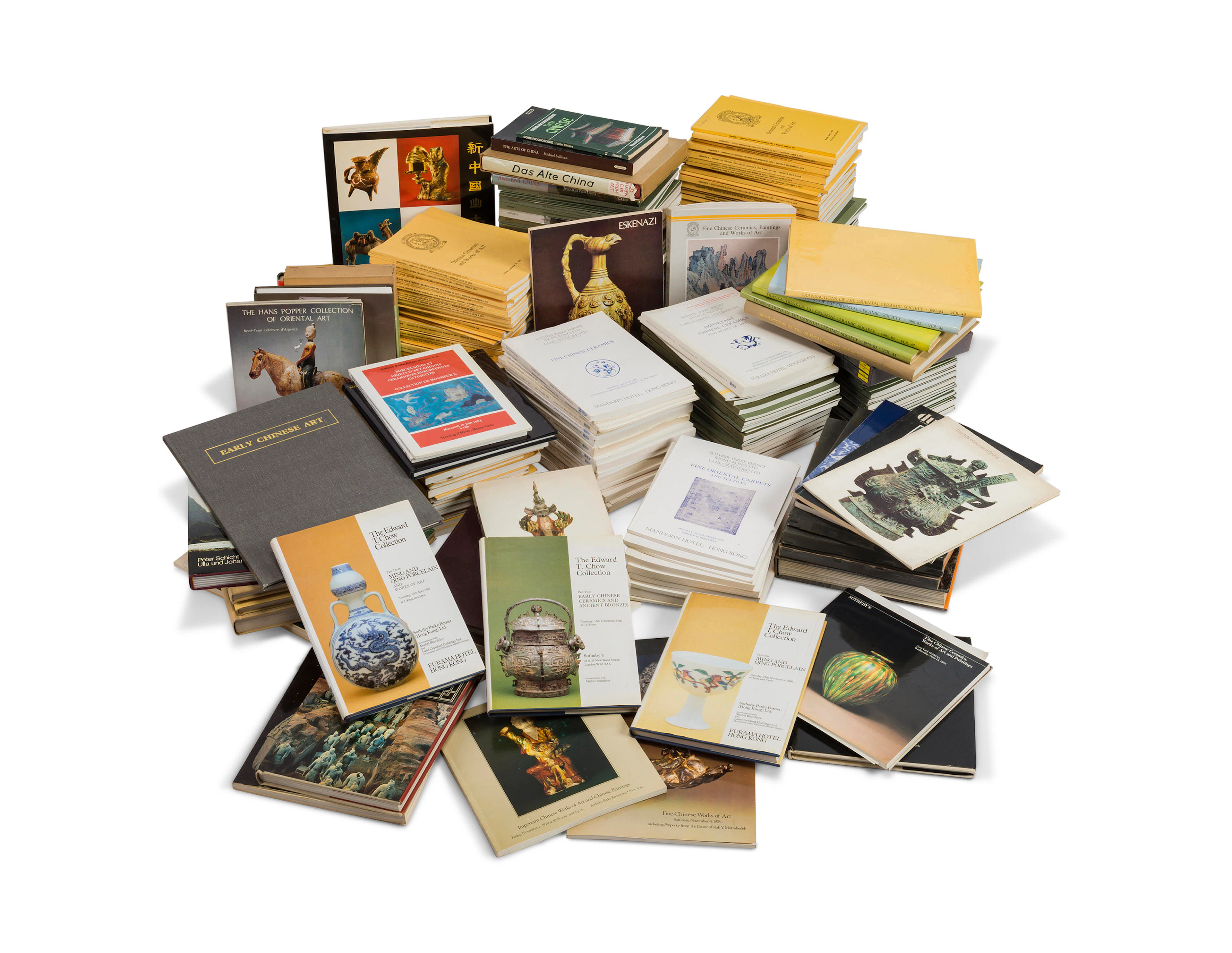 A LARGE QUANTITY OF CHINESE ART AUCTION CATALOGUES AND REFERENCE BOOKS –