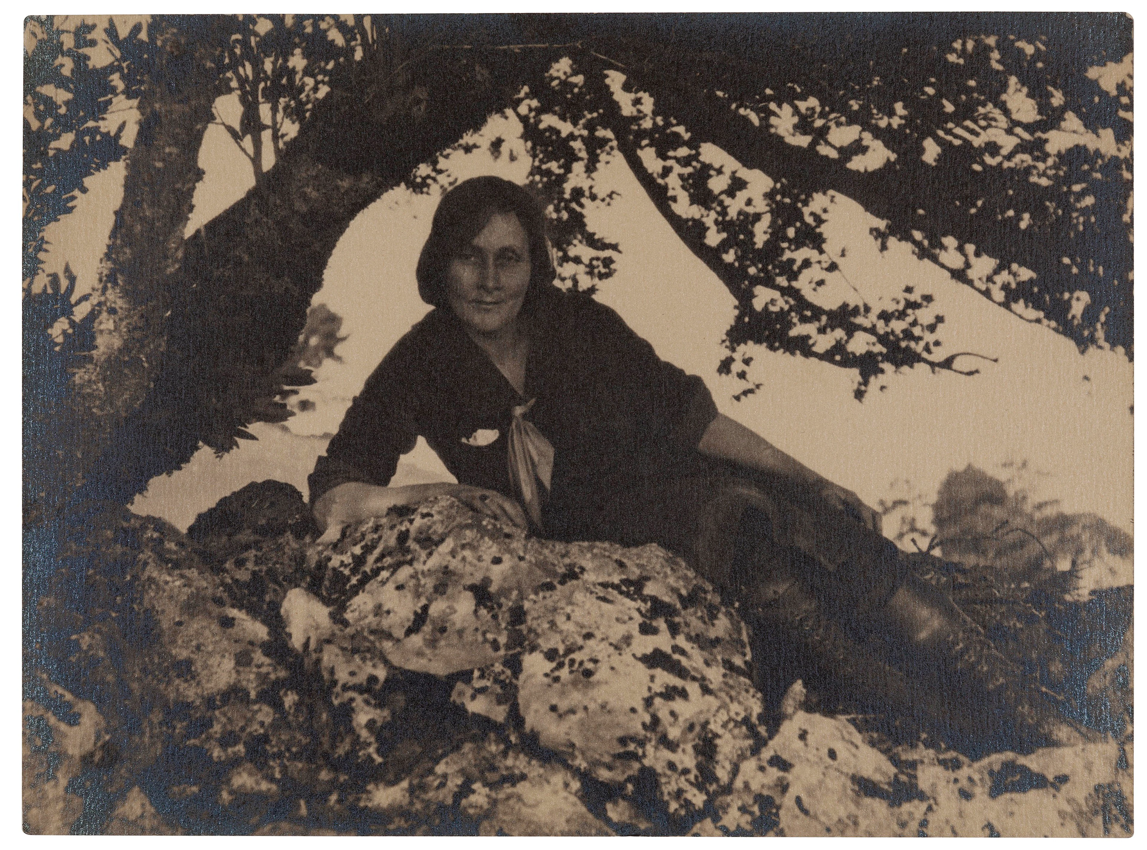 ANNE BRIGMAN (1869–1950) – Untitled (Woman seated under tree), 1912