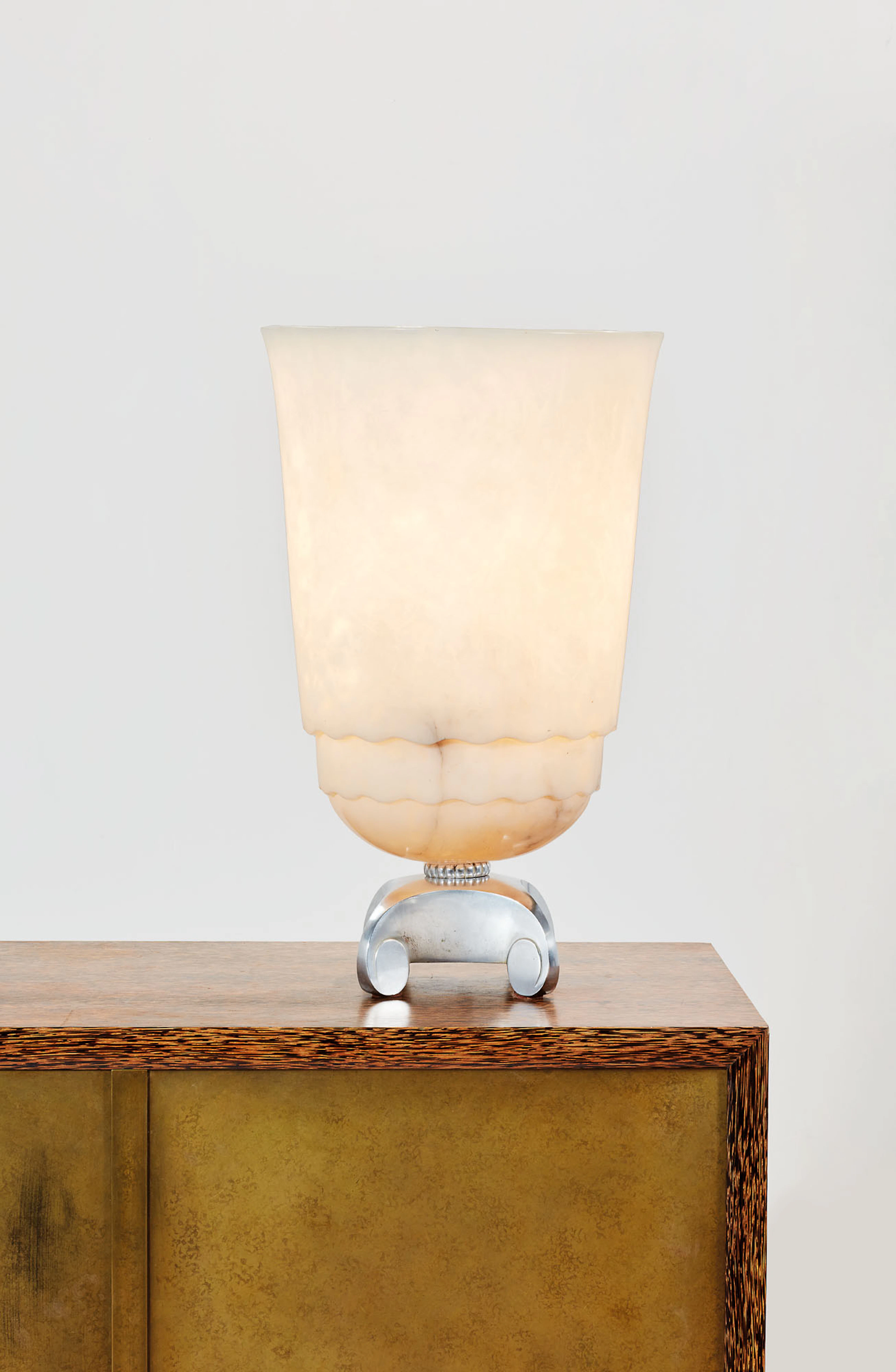URNE LUMINEUSE, LE MODÈLE CRÉÉ POUR LE PAQUEBOT ILE-DE-FRANCE, VERS 1927