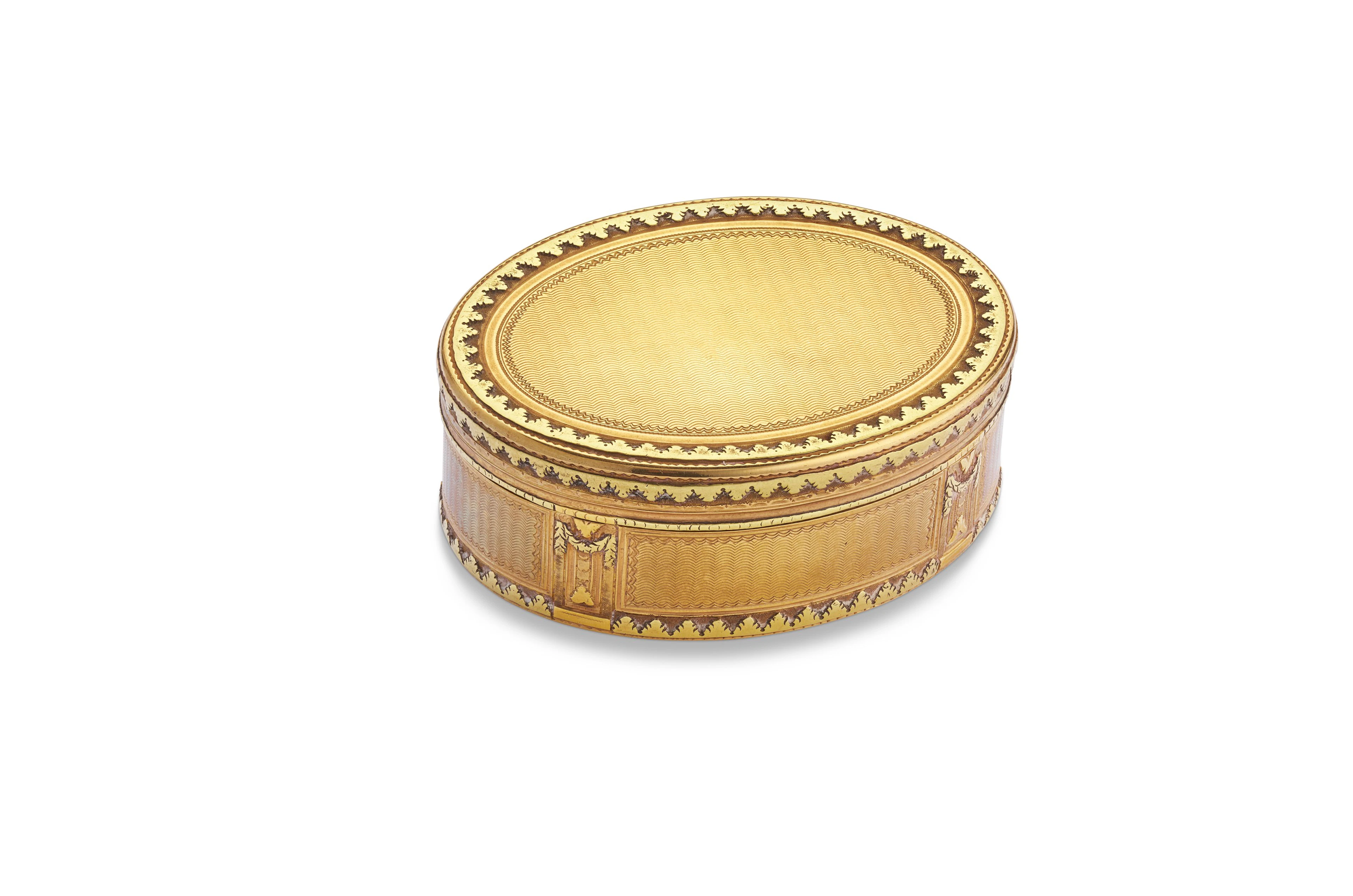 A LOUIS XVI TWO-COLOR GOLD SNUFF BOX