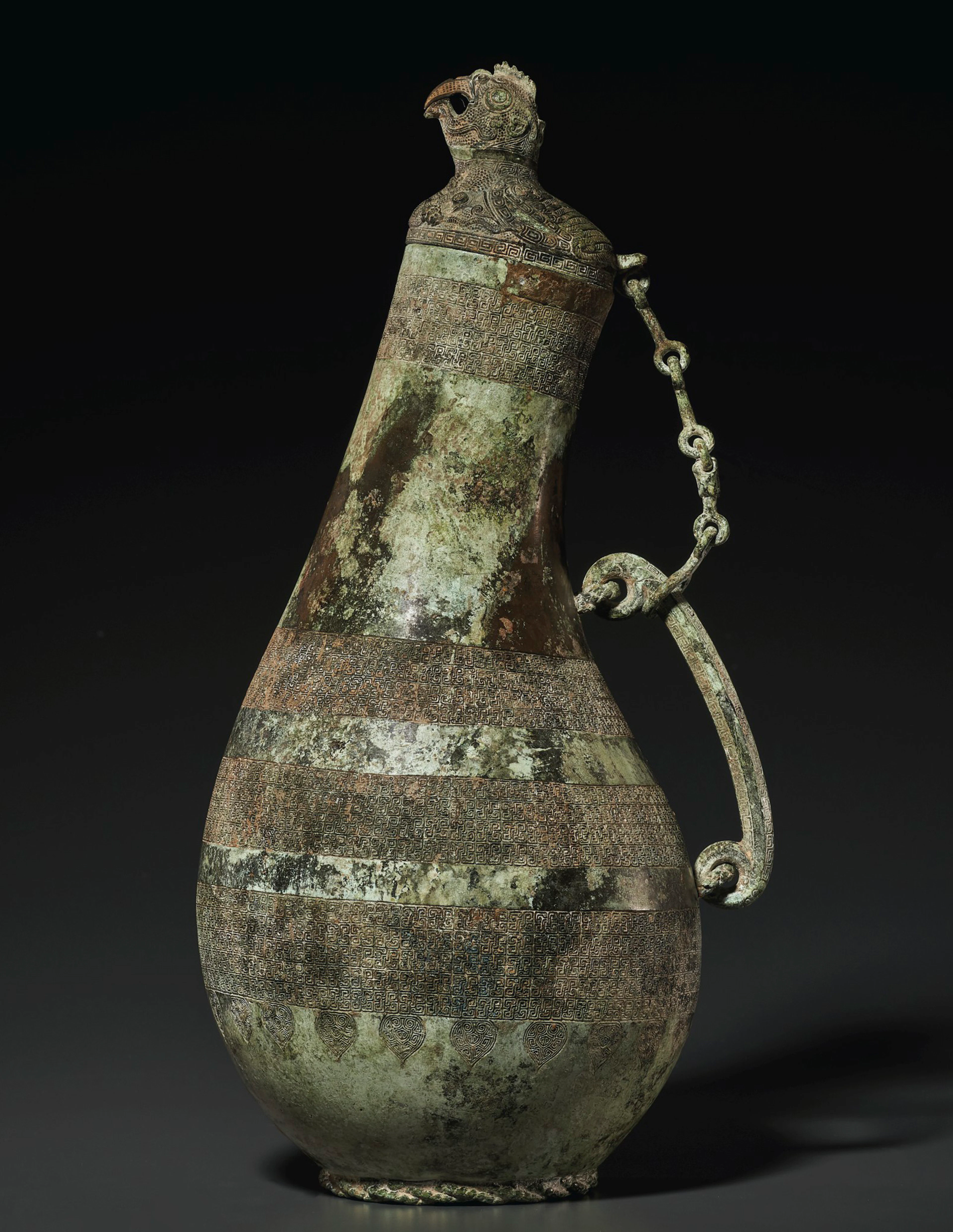 A RARE BRONZE RITUAL WINE VESSEL, HU