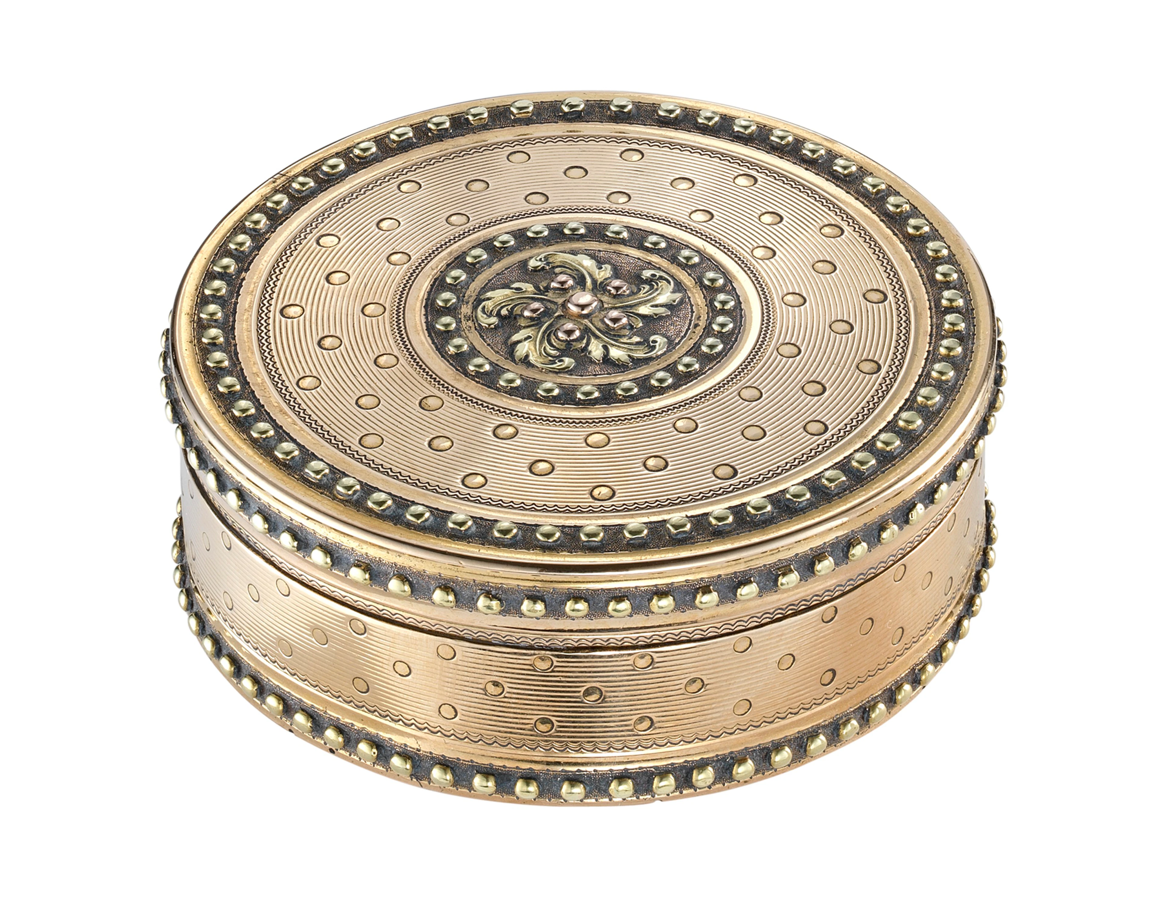 A LOUIS XVI TWO-COLOUR GOLD BONBONNIERE