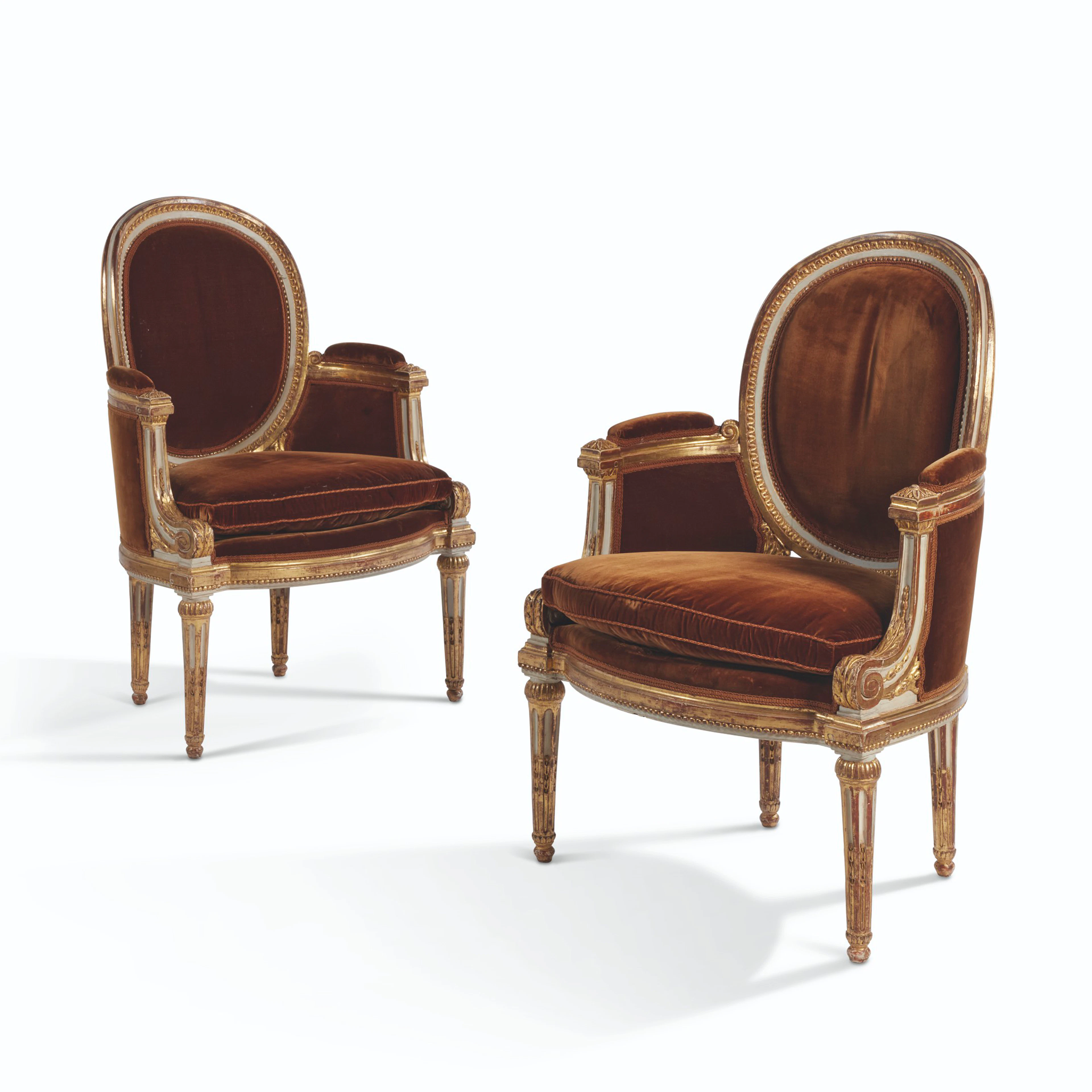 PAIRE DE BERGÈRES DE LA FIN DE L'ÉPOQUE LOUIS XV