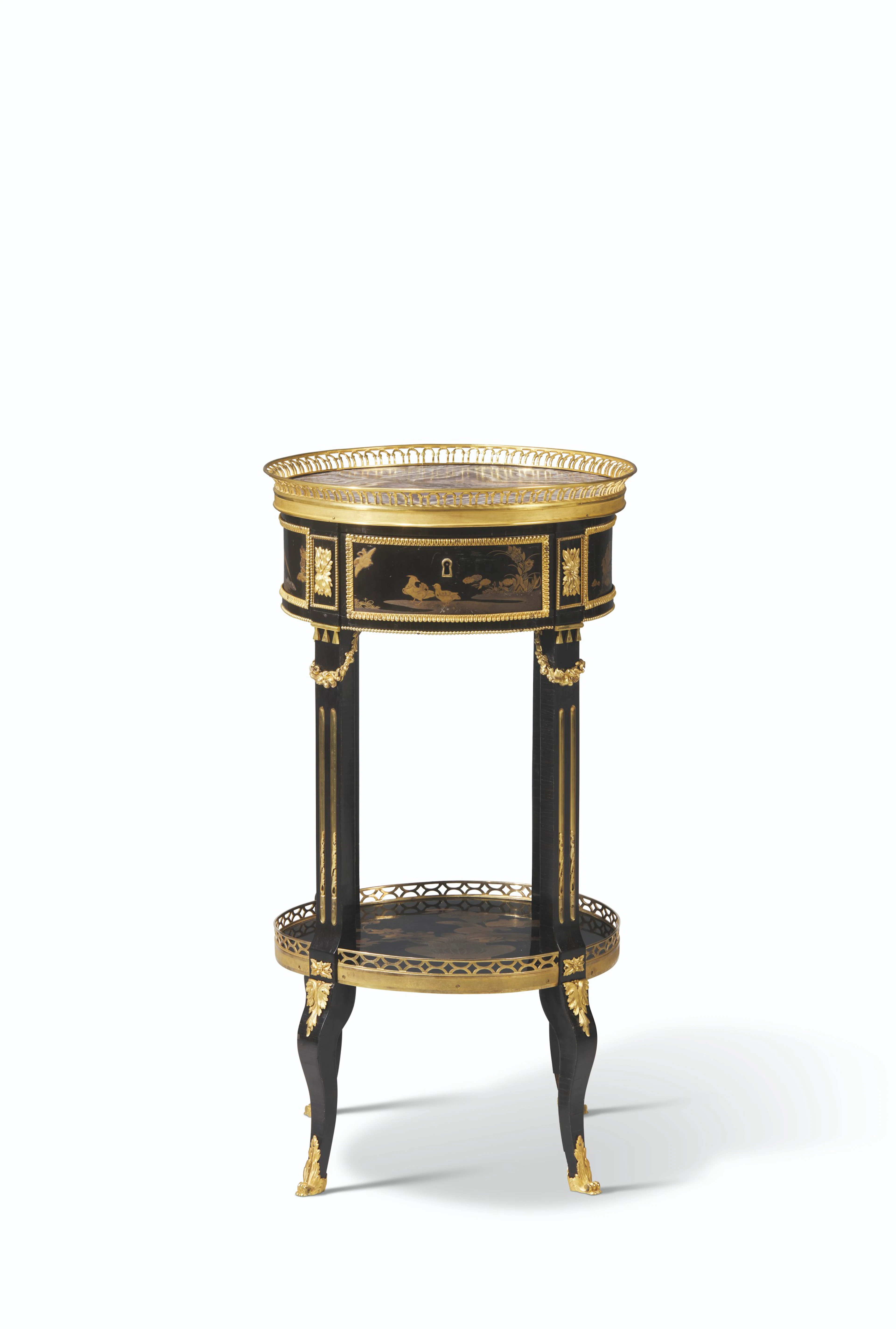 TABLE DE SALON DE STYLE LOUIS XVI