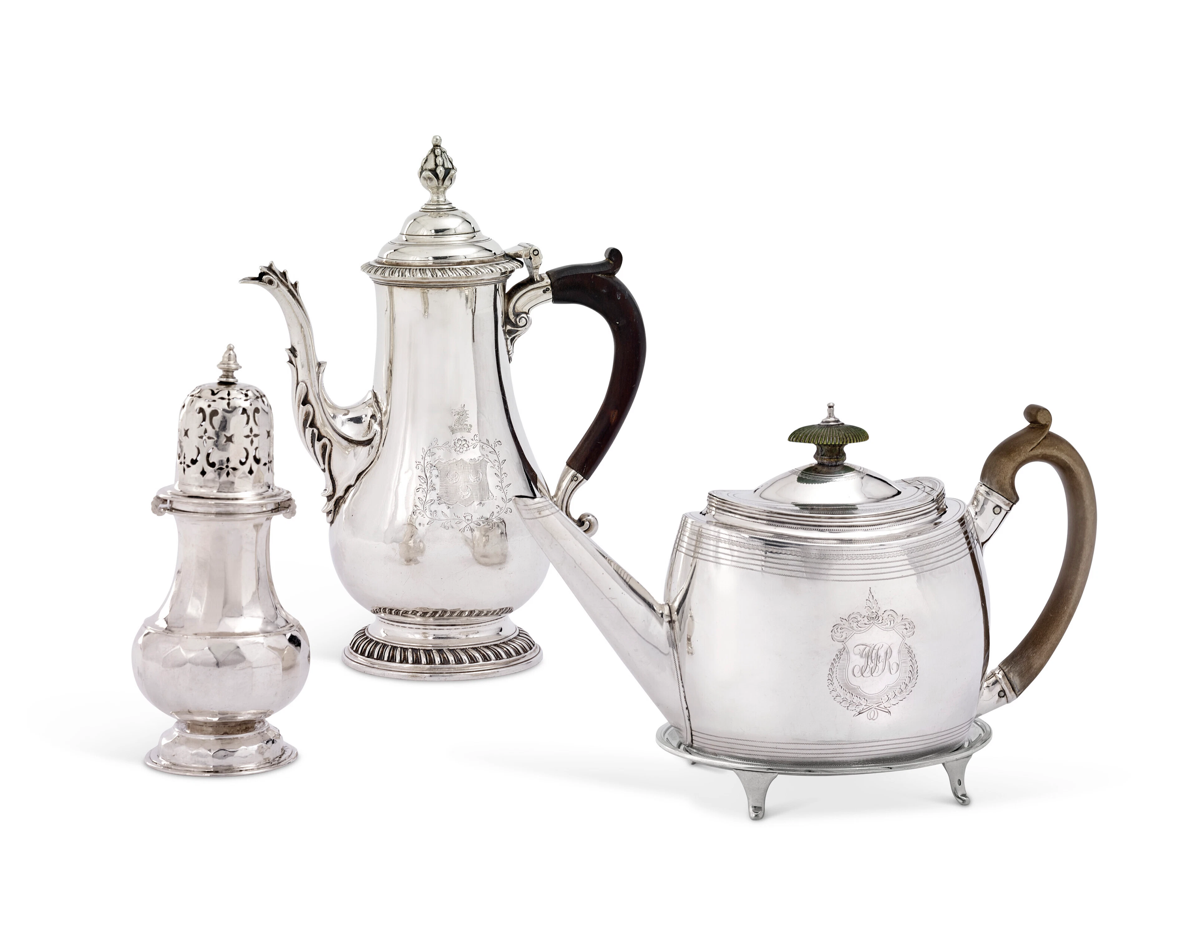 CAFETIERE, THEIERE ET SON PRESENTOIR, ET SAUPOUDROIR EN ARGENT