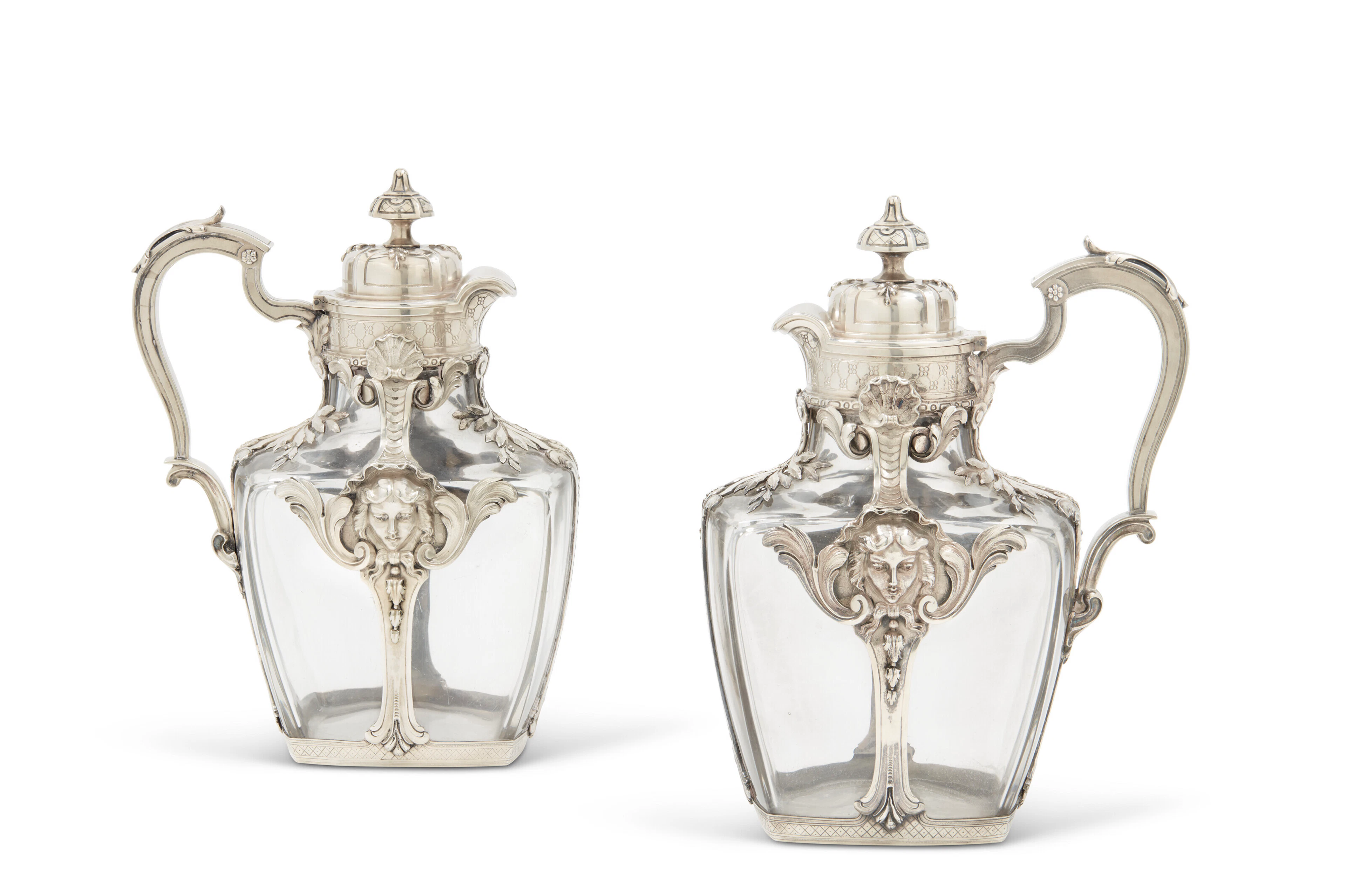 PAIRE DE CARAFES EN ARGENT ET VERRE