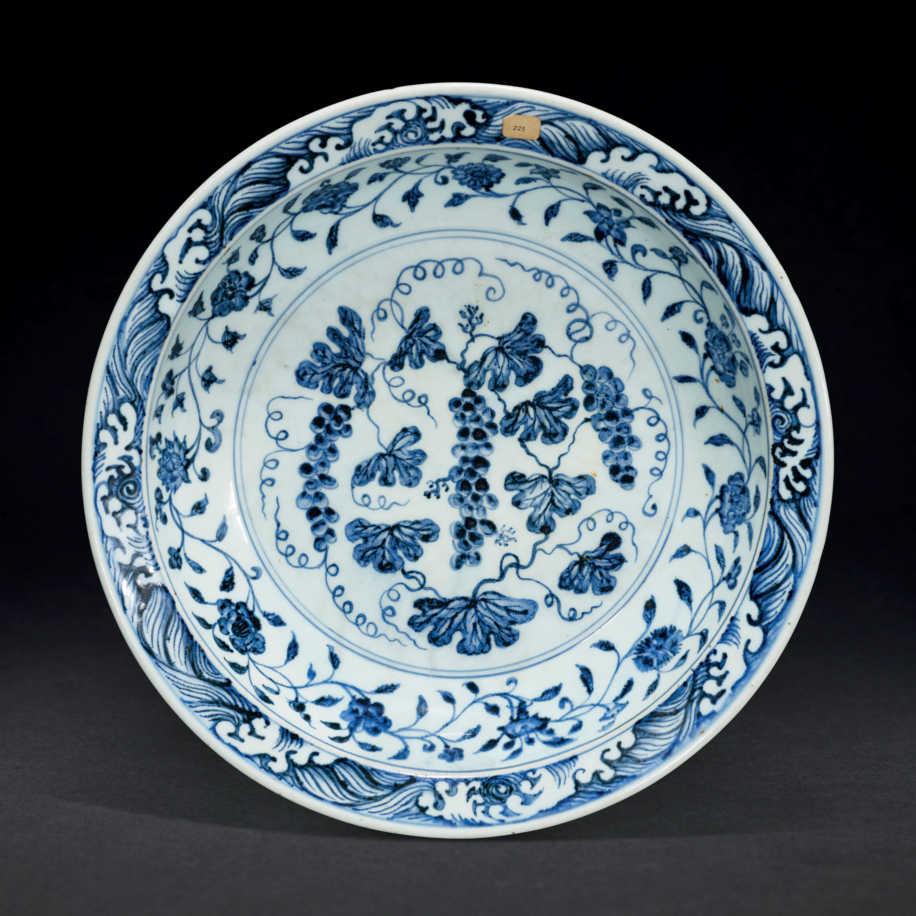A BLUE AND WHITE ‘GRAPES’ DISH