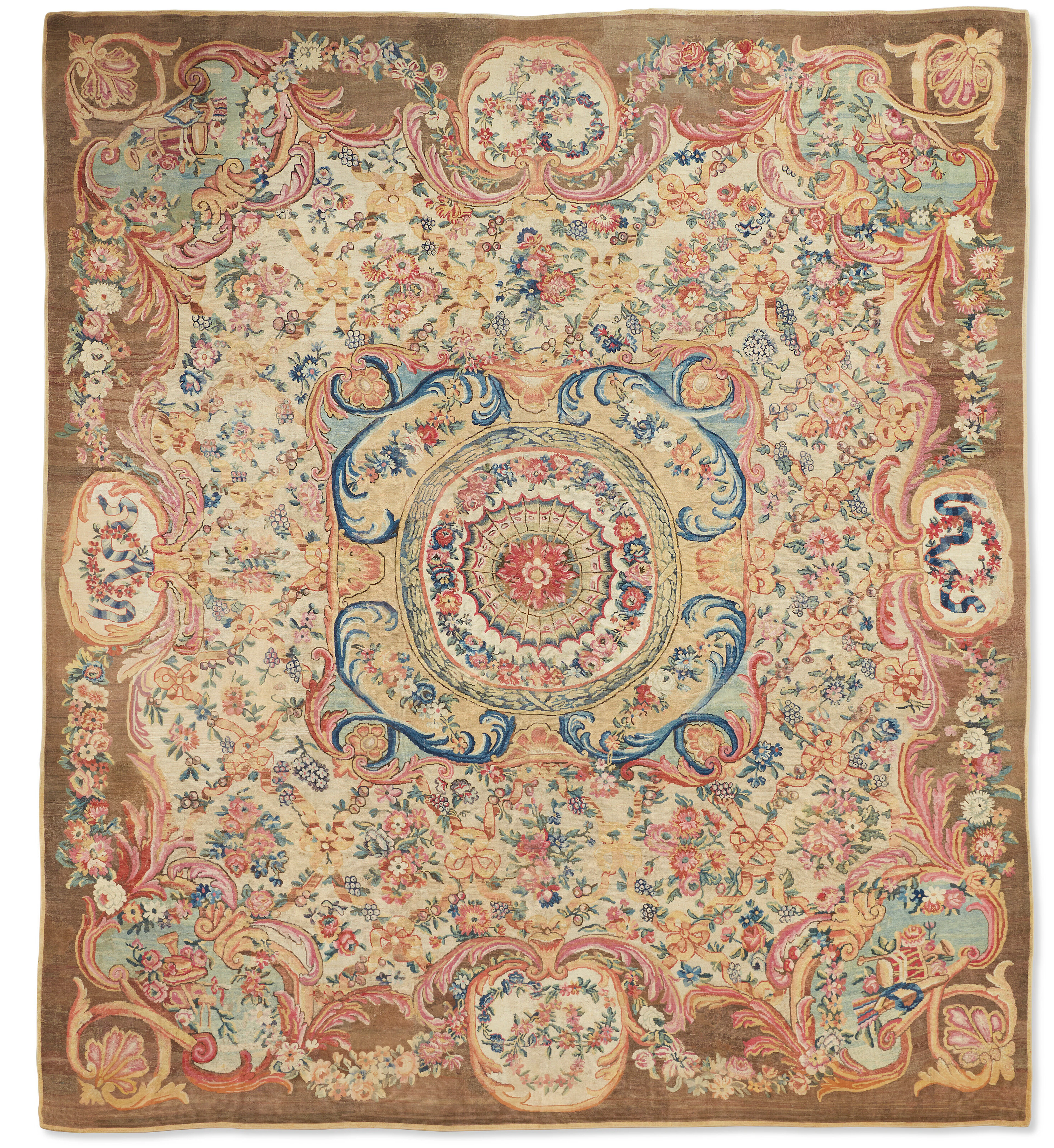 TAPIS AU POINT DE LA SAVONNERIE DE LA FIN DE L'EPOQUE LOUIS XV