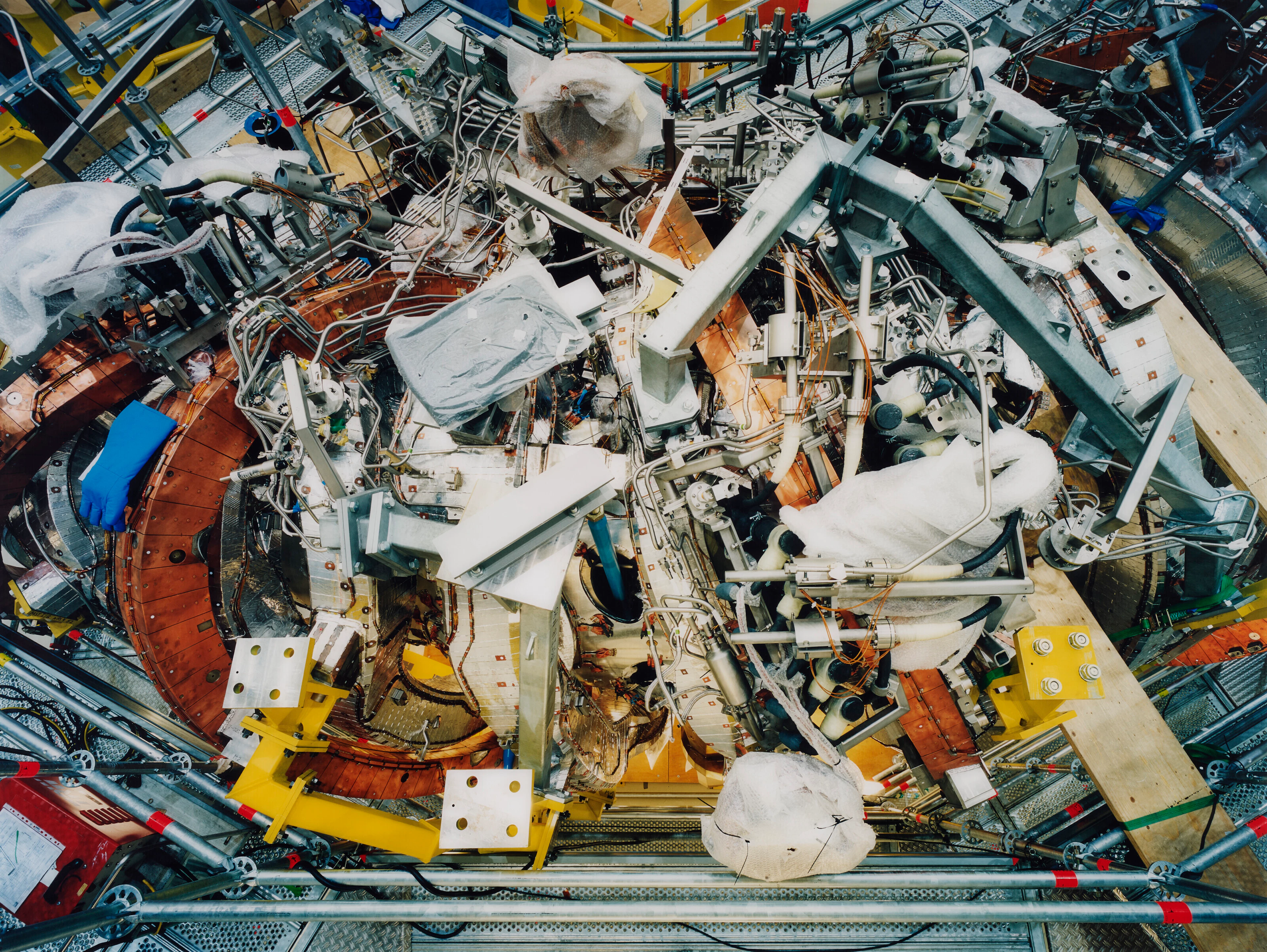 THOMAS STRUTH (B. 1954)