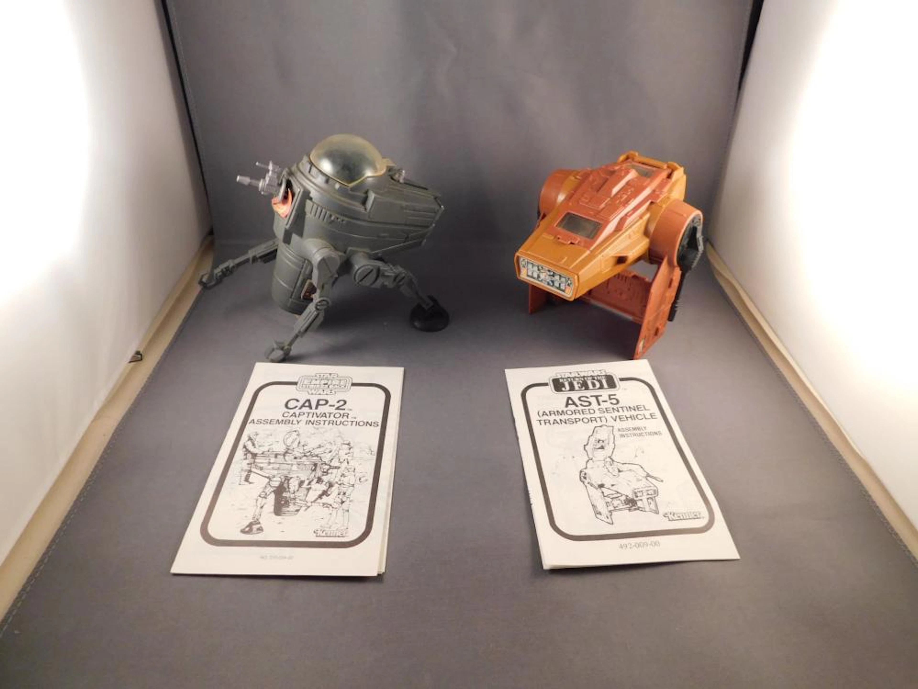 2 Vintage Star Wars Accessories