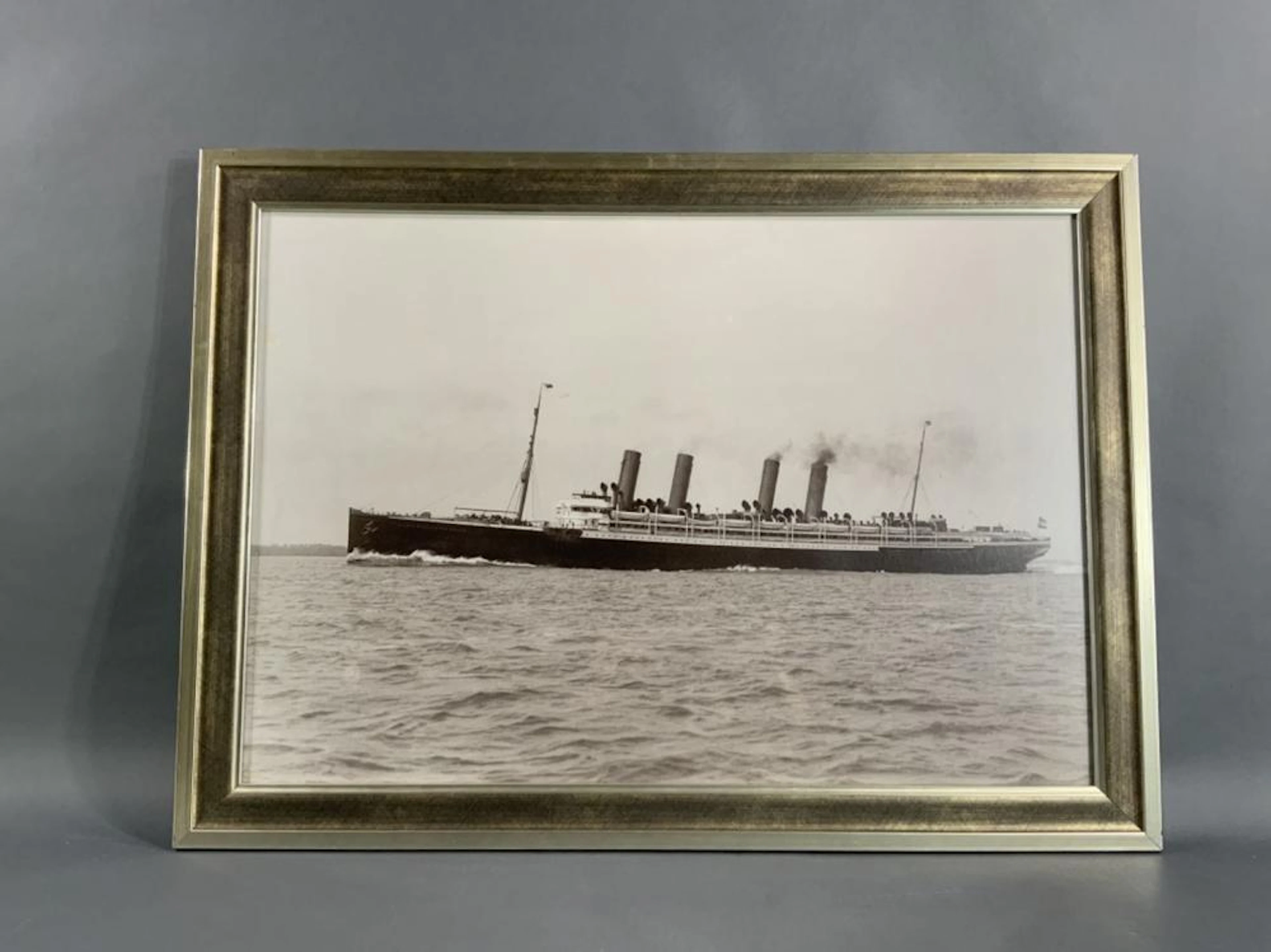 BEKEN OF COWES POSTER PRINT OF THE FOUR STACK OCEA