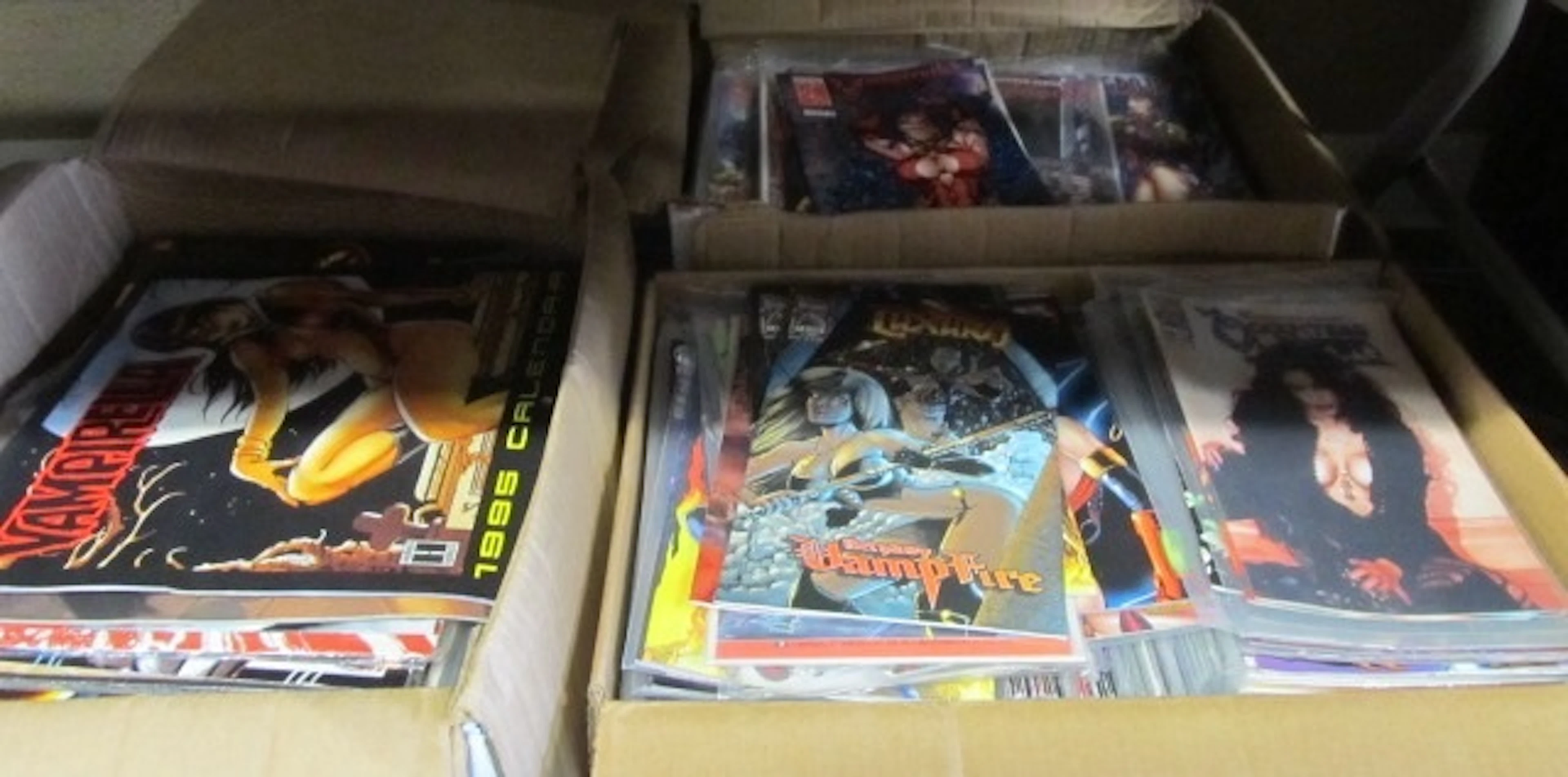 Approx. 800 adult comic books: The Vampress