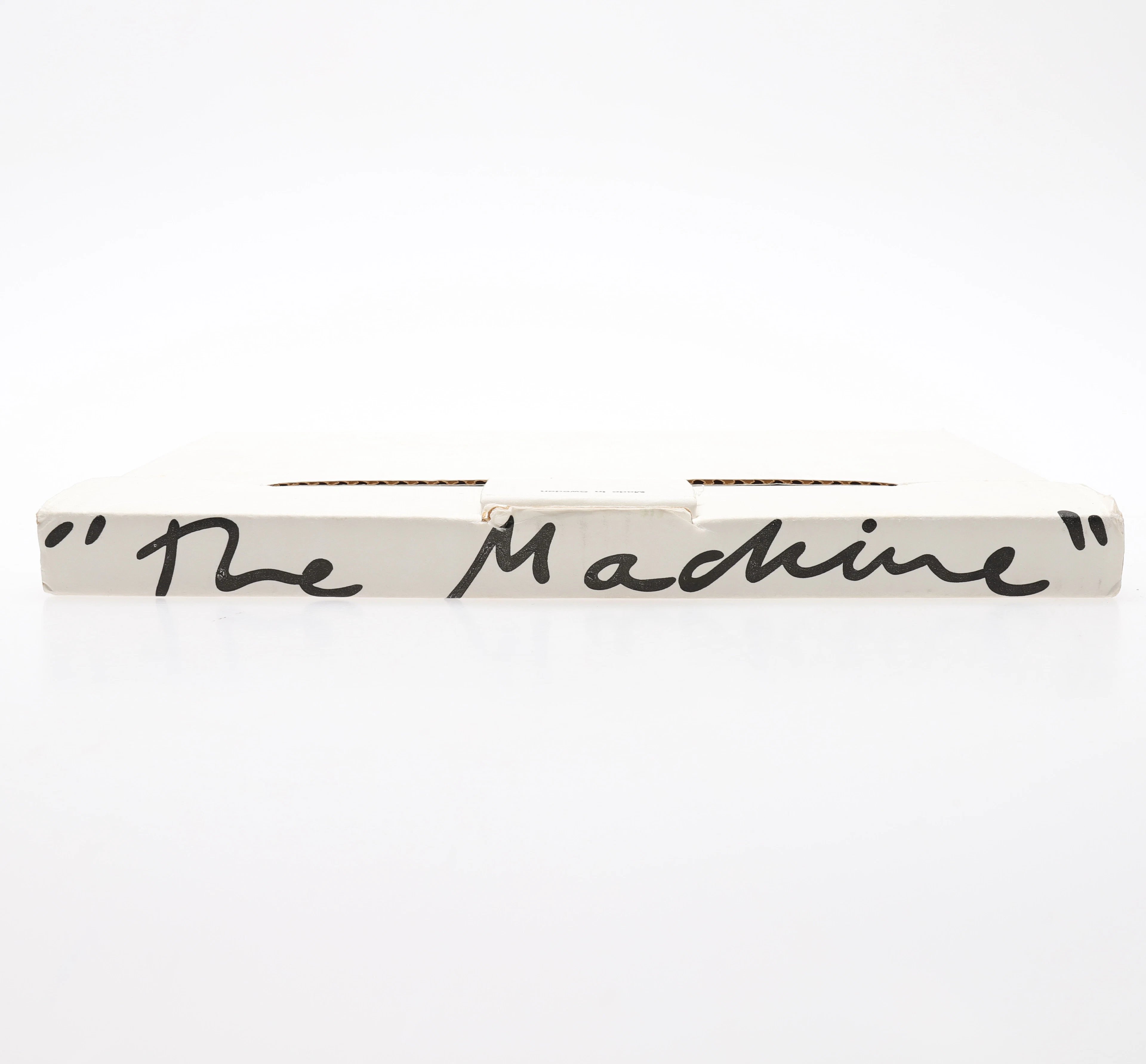 PRAKTEXEMPLAR AV PONTUS HULTÉNS BERÖMDA KATALOG THE MACHINE MED KOLORERADE METALLPÄRMAR I ORIGINALLÅDAN.