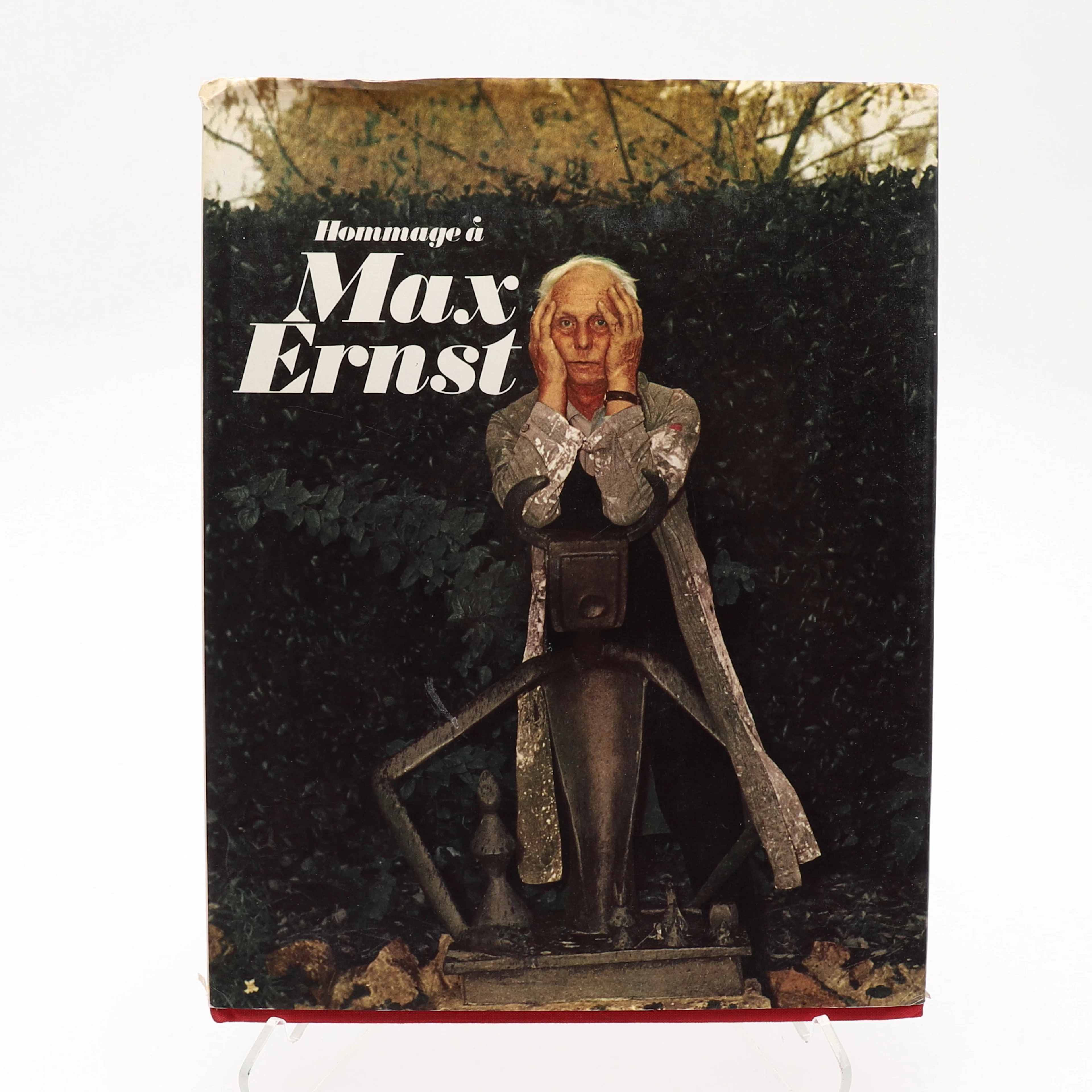 MODERNISM. TYSK UTGÅVA AV XX:E SIECLES HYLLNING TILL MAX ERNST MED ORIGINALLITOGRAFI.