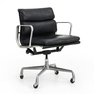CHARLES & RAY EAMES. Skrivbordsstol "EA217", Soft pad Chair, svart