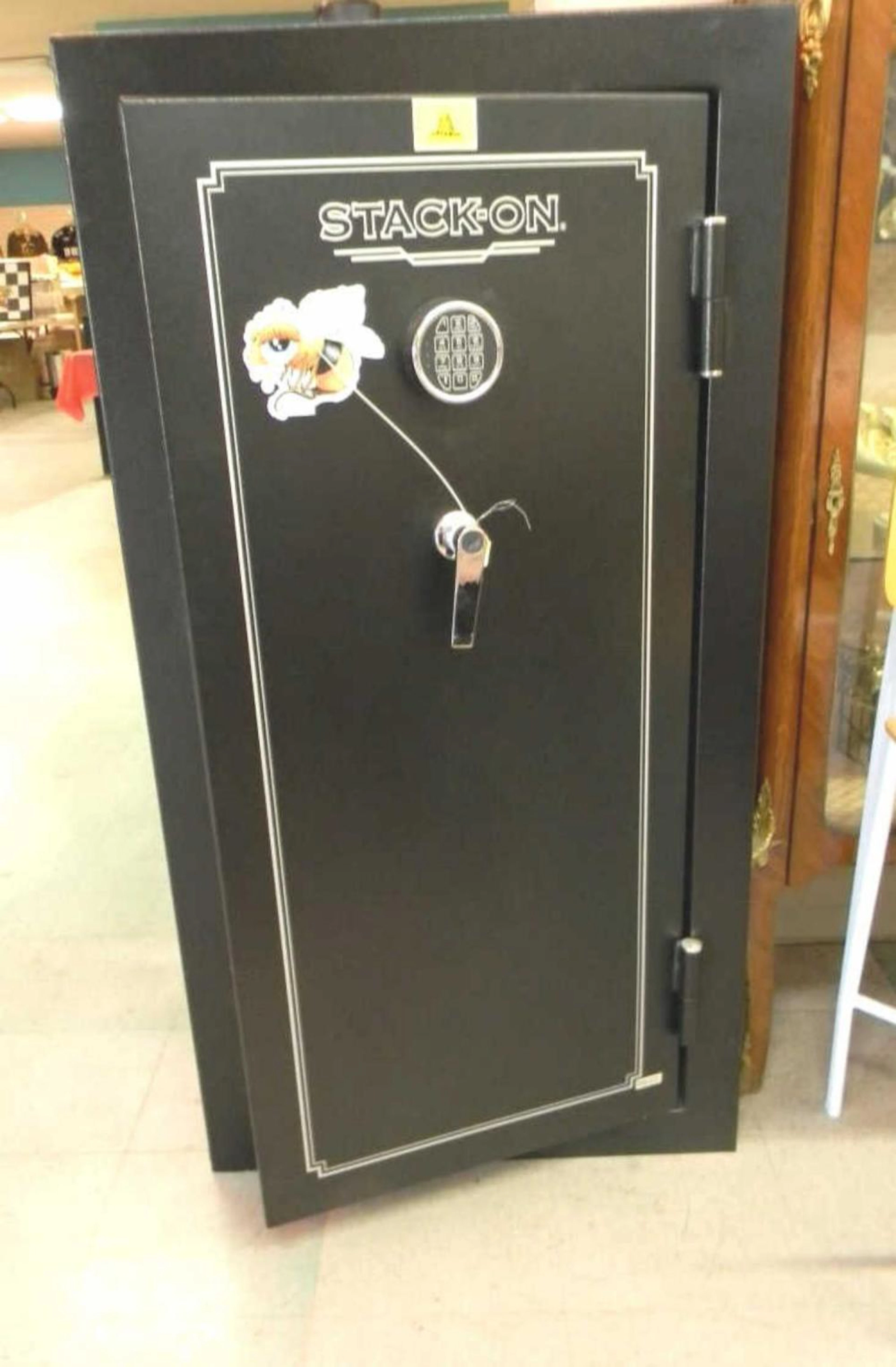 Stack-On FS-14-MG-C 14-Gun Fire Resistant Safe