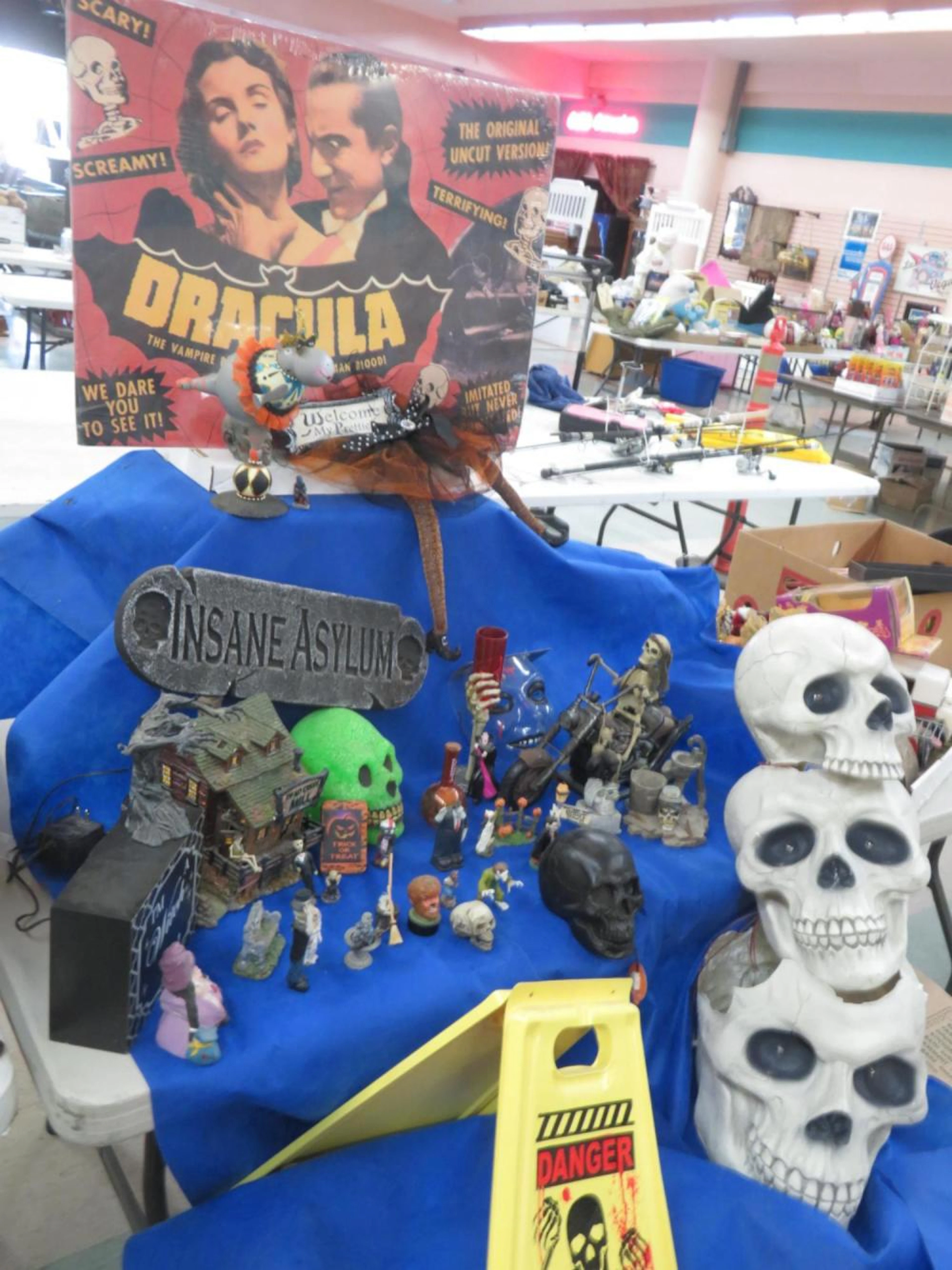 Cart of 3 Stackable Skulls & Halloween Decor