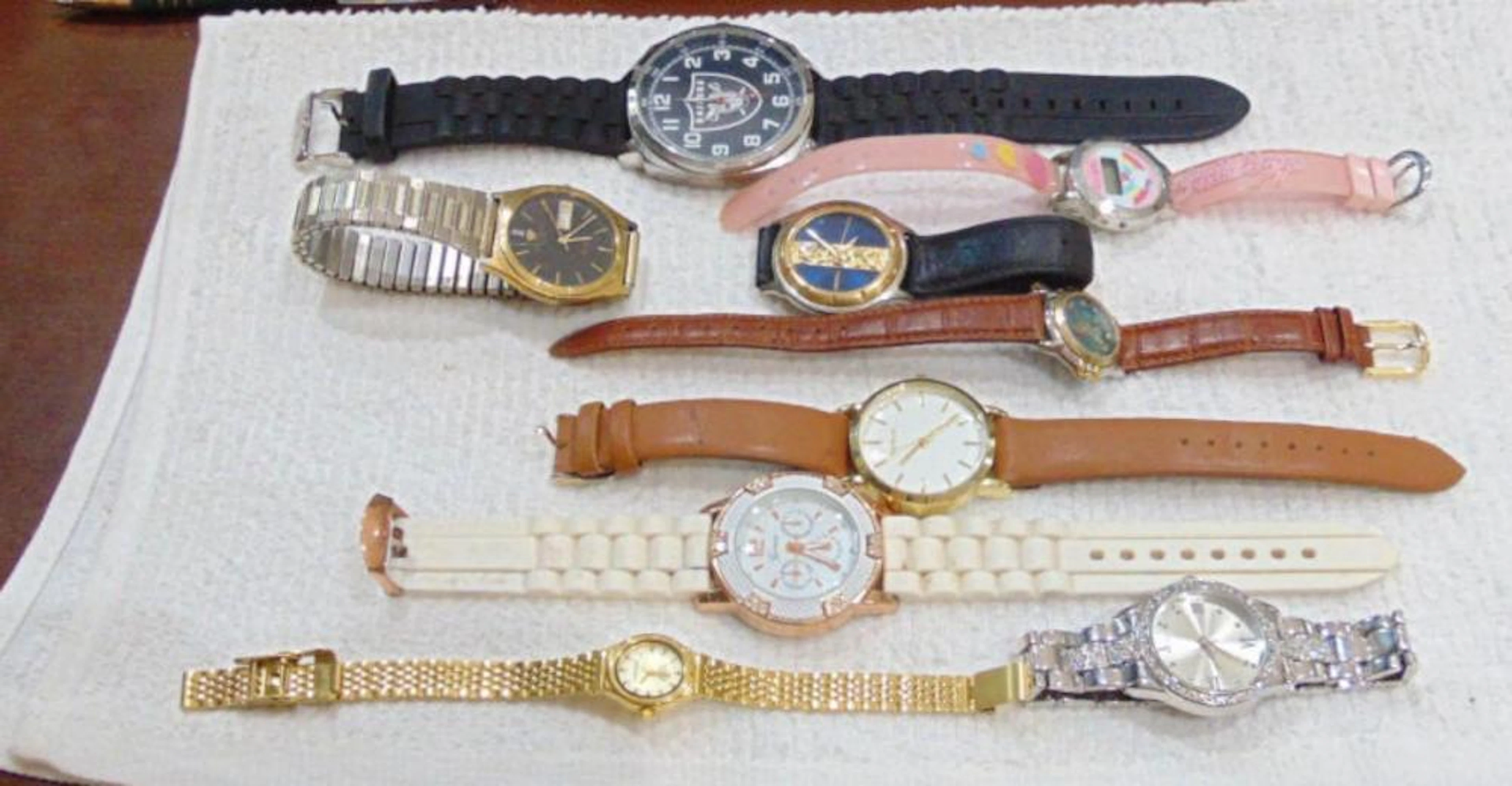 10Watches For Parts Or Repair