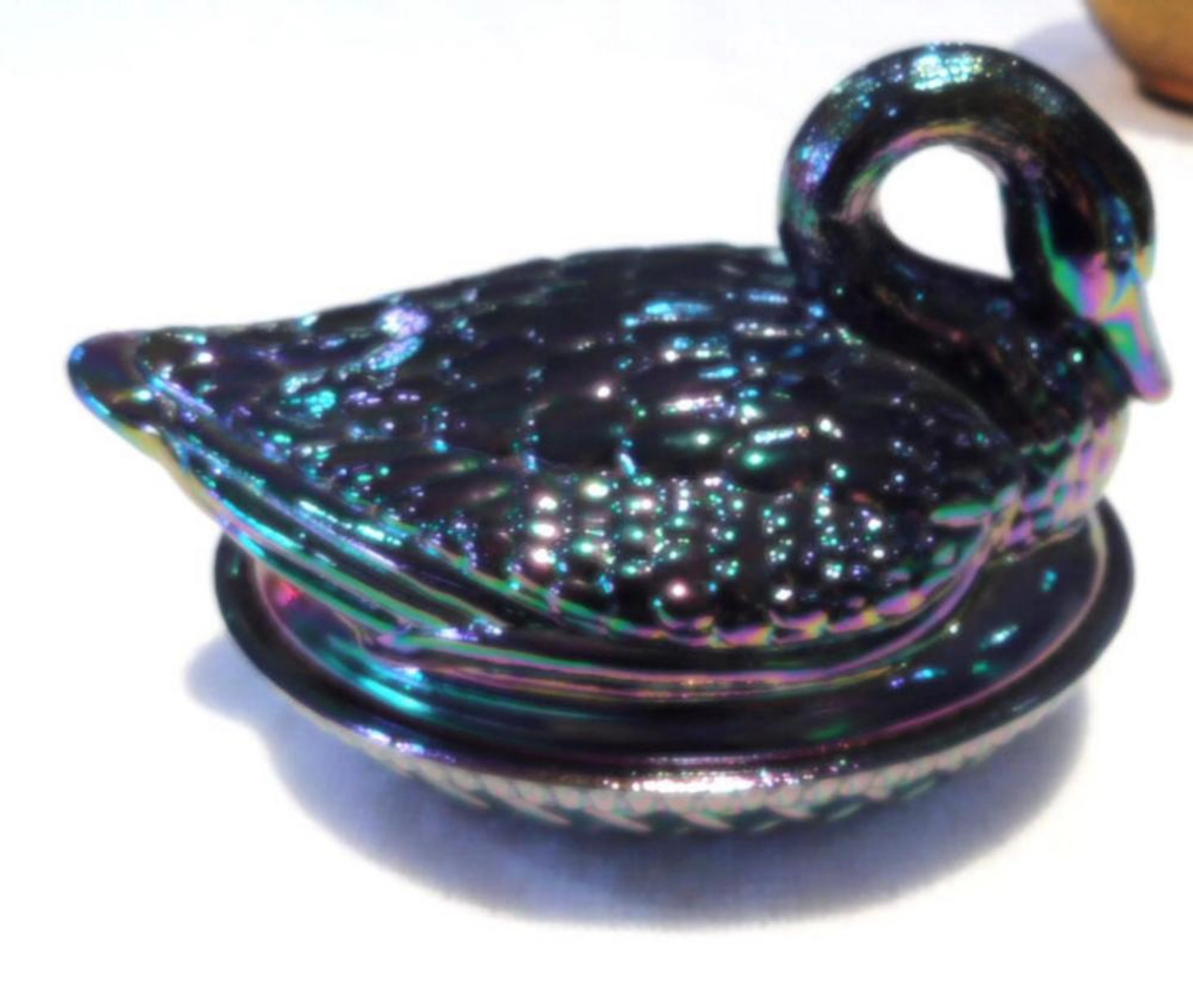 Indiana Glass Nesting Swan Amyethist