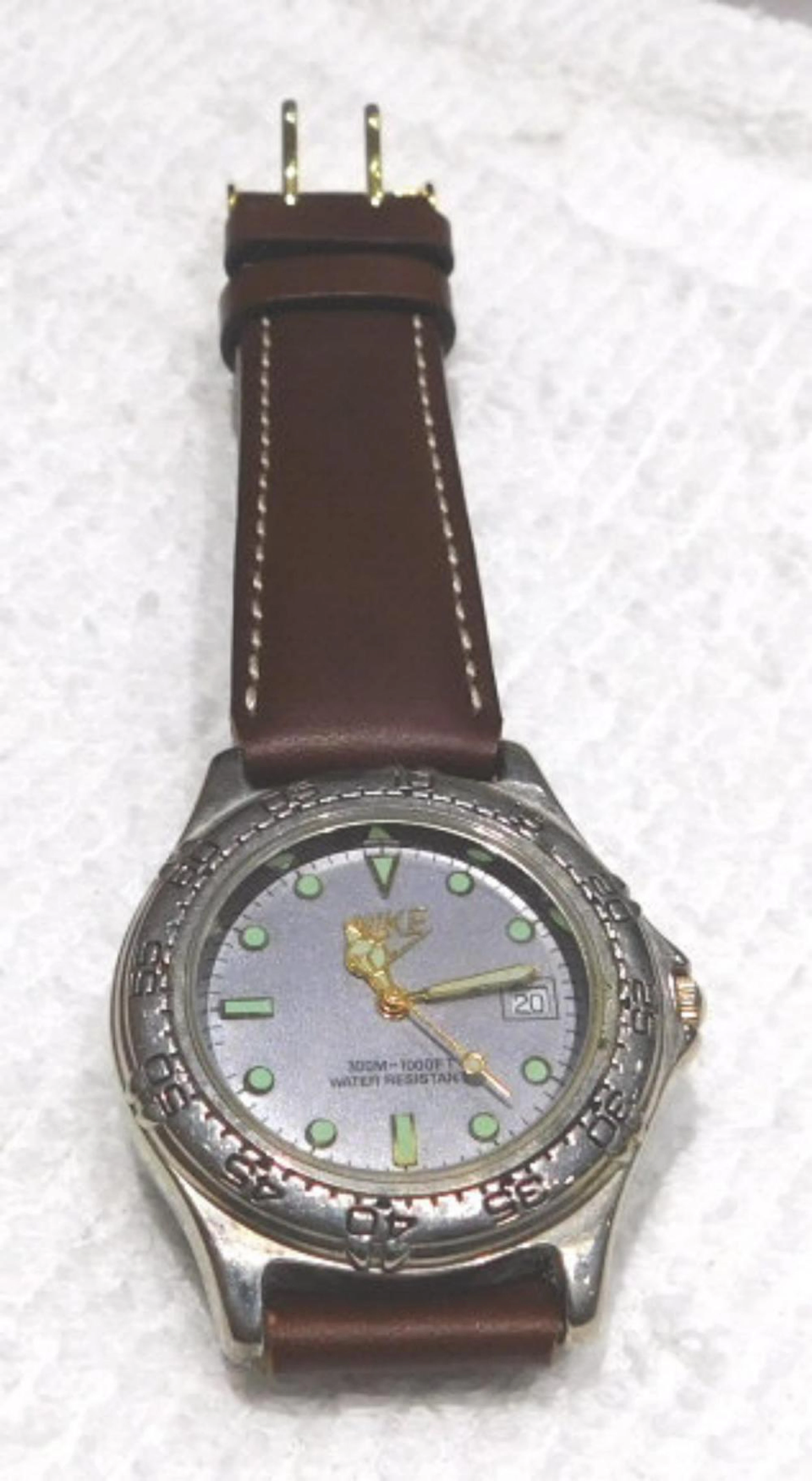 Mens Nike Watch (Marked) 18kt Gold
