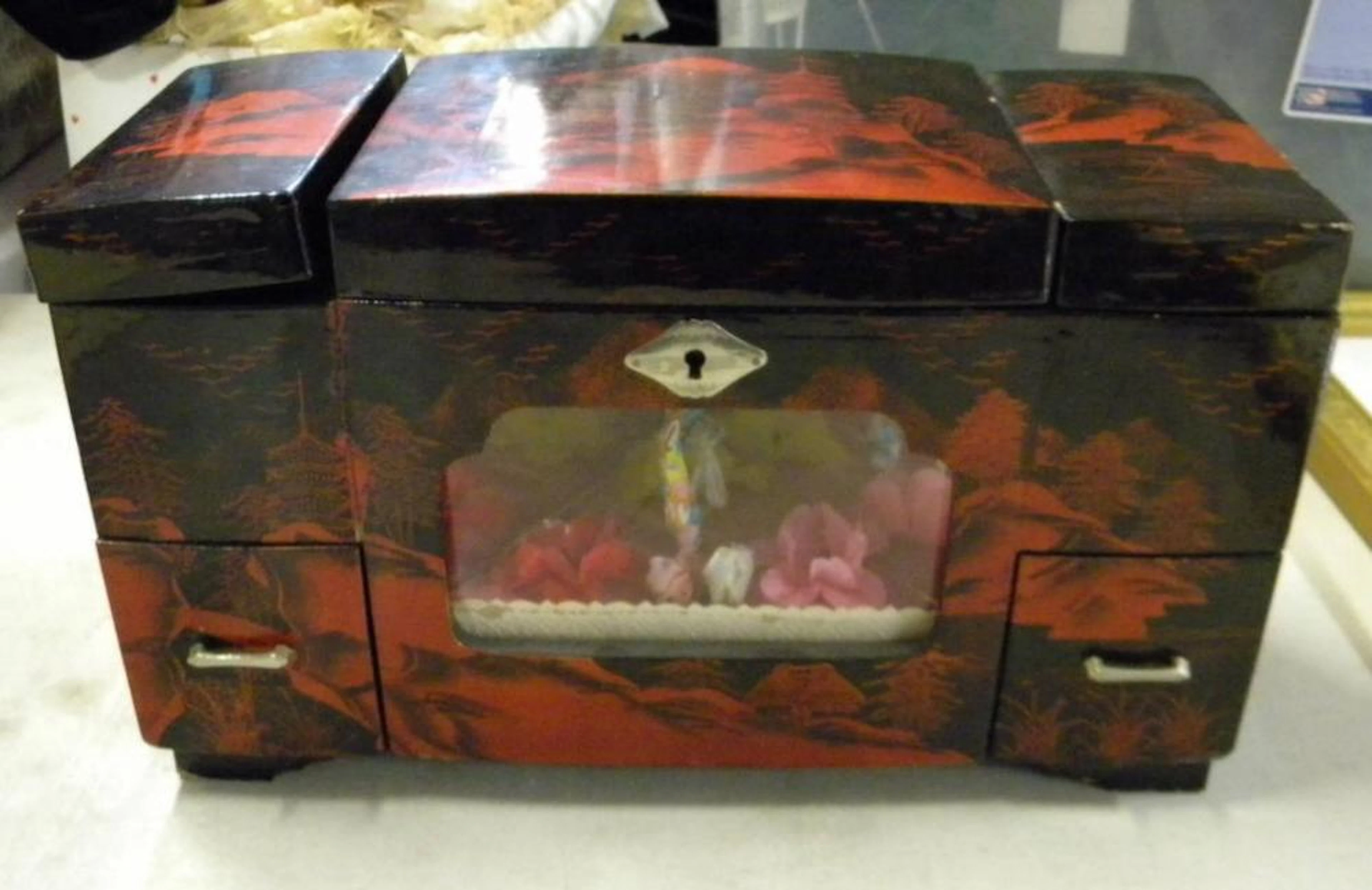 Vintage Lacquered Japanese Jewelry / Music Box