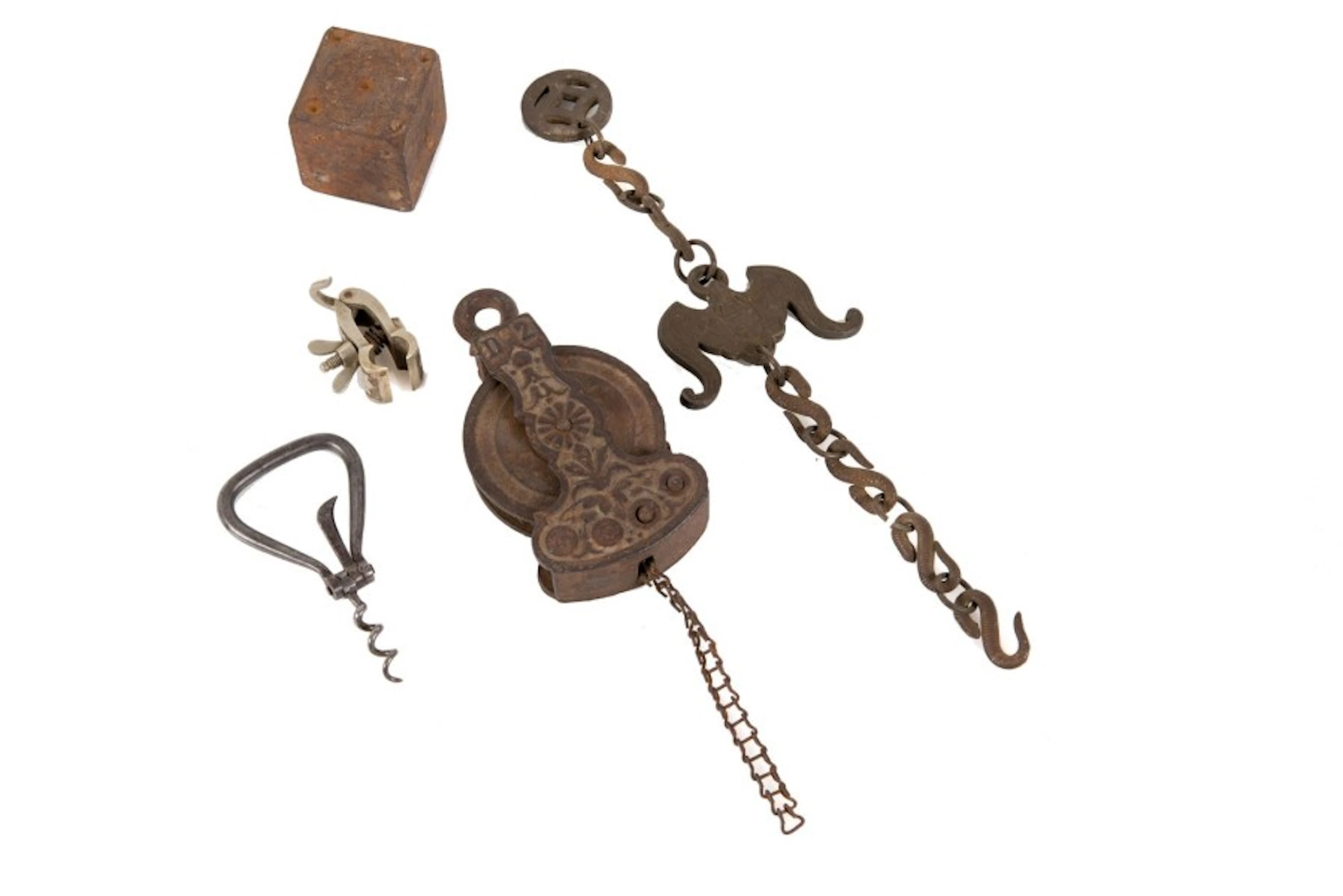 Ensemble d'objets « usuels » Fer ouvragé Chaine
