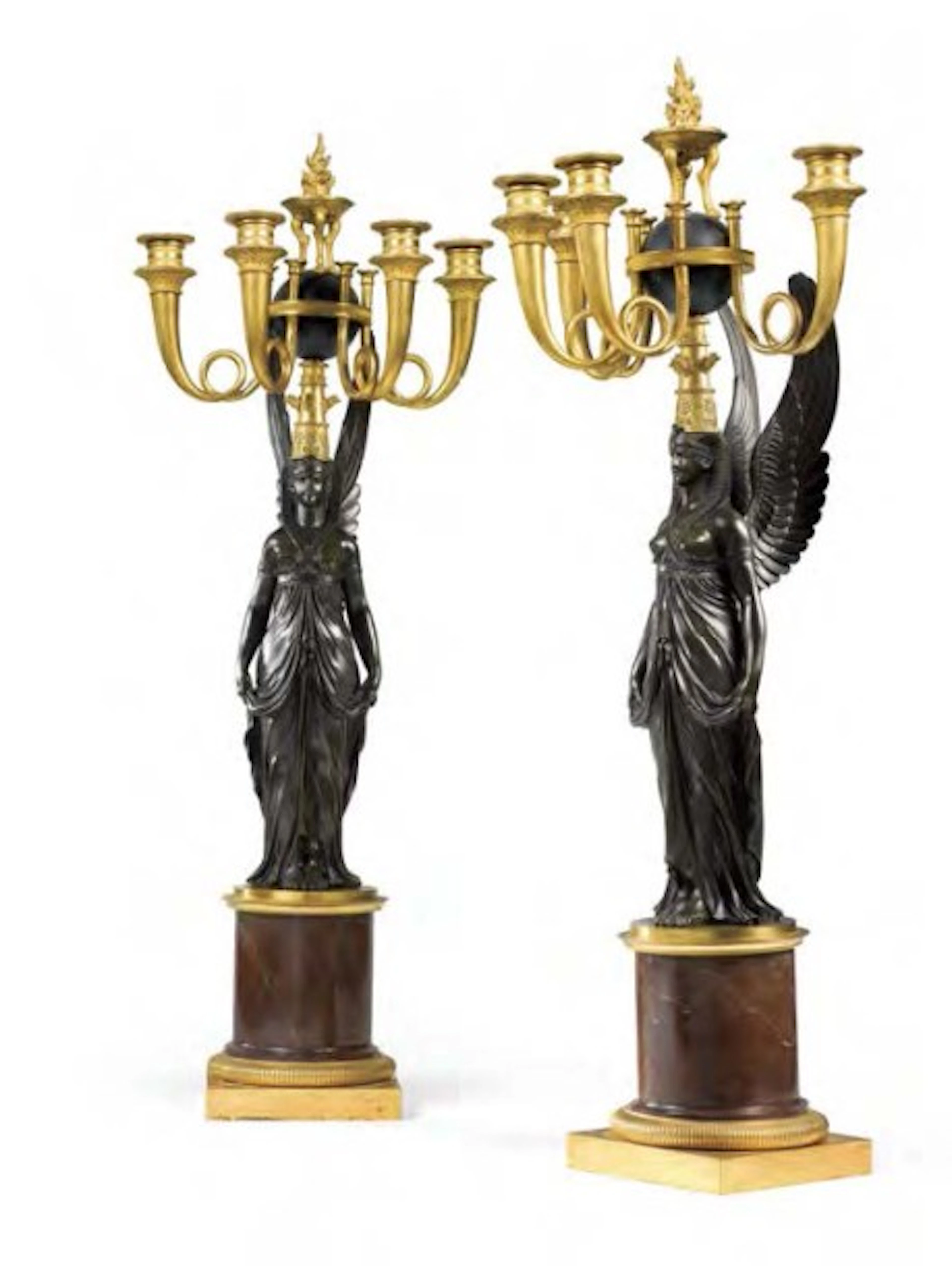 Paire de candélabres aux Egyptiennes en bronze patiné et doré...