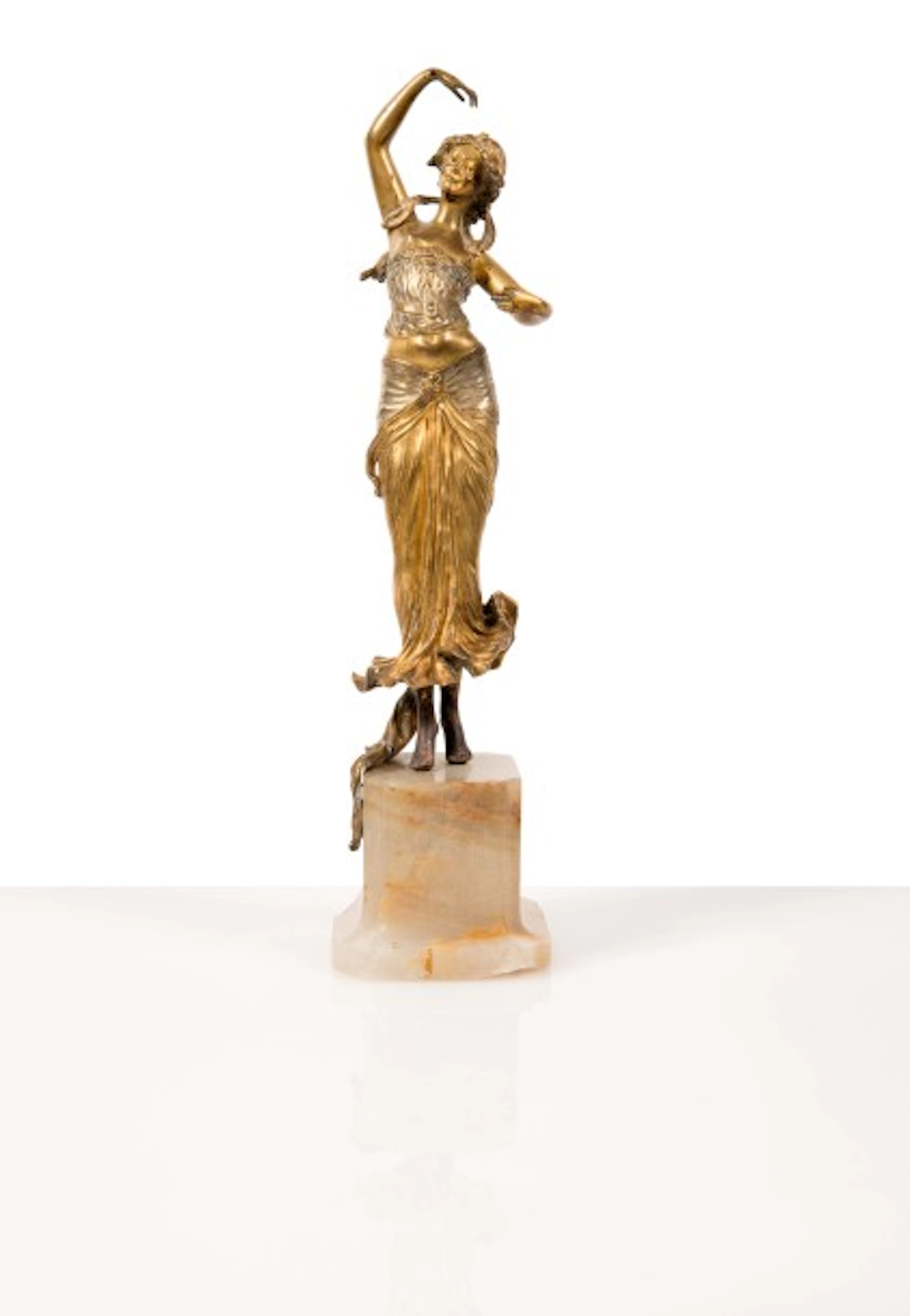 HENRY FUGÈRE (1872-1944) Danseuse. Bronze doré sur un socle d’onyx...
