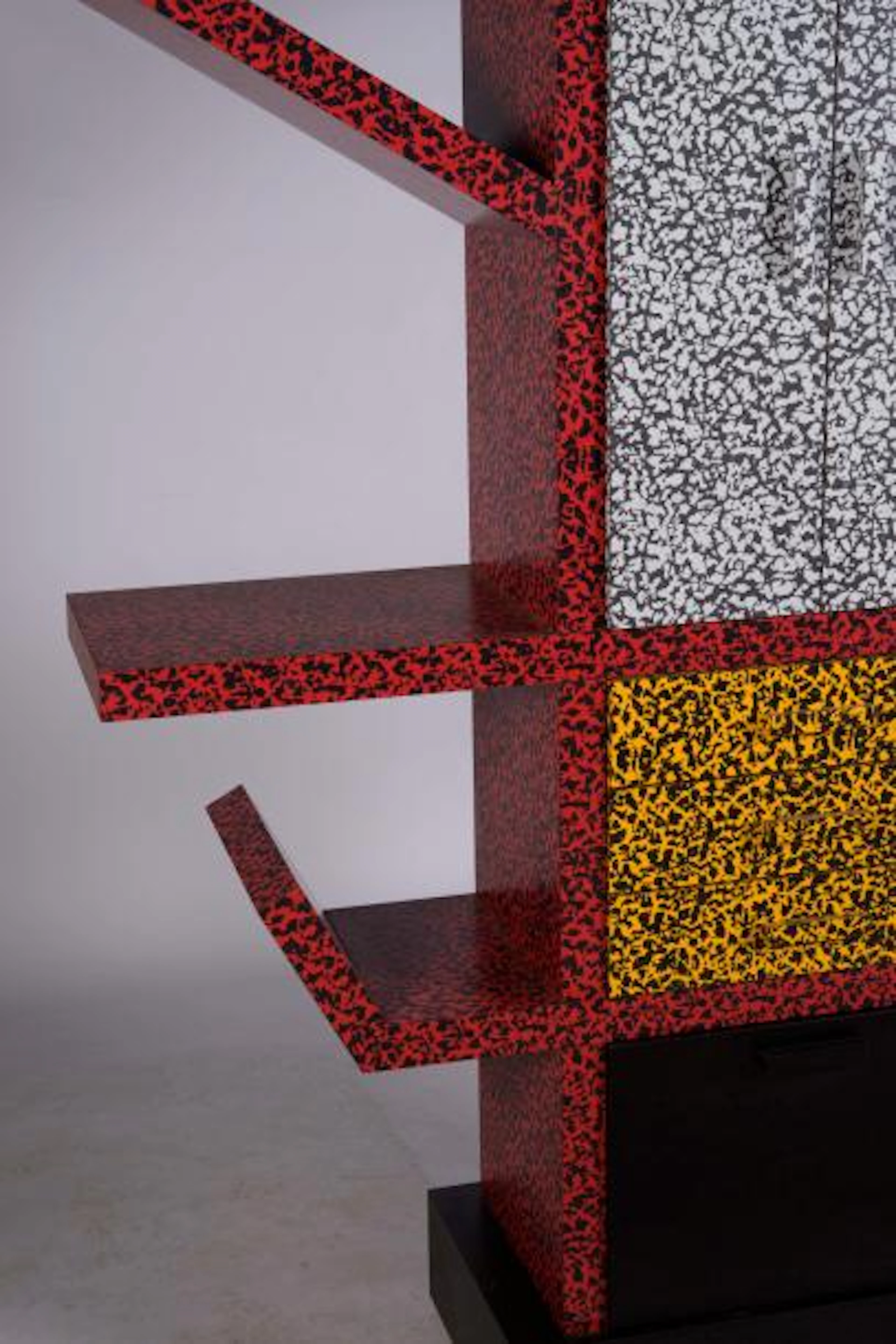 ETTORE SOTTSASS JR (1917-2007) Bibliothèque dite Casablanca Mélaminé