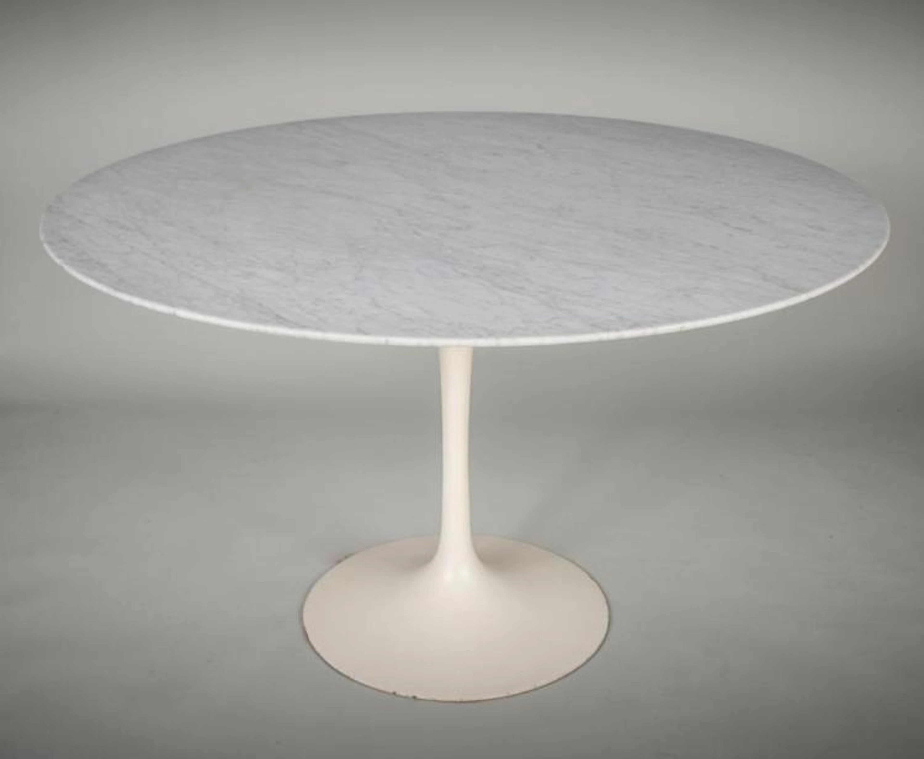Eero Saarinen Tulip Dining Table