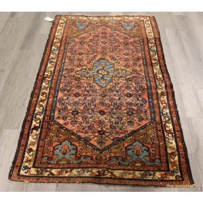 Vintage And Finely Hand Knotted Hamadan Carpet.