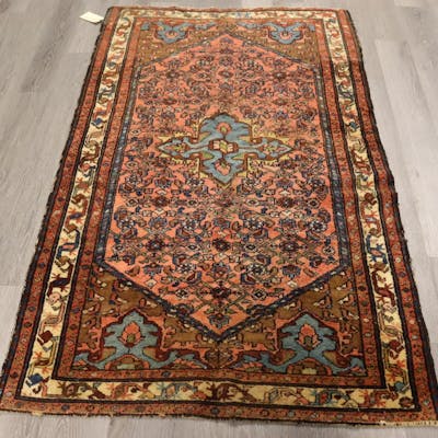 Vintage And Finely Hand Knotted Hamadan Carpet.