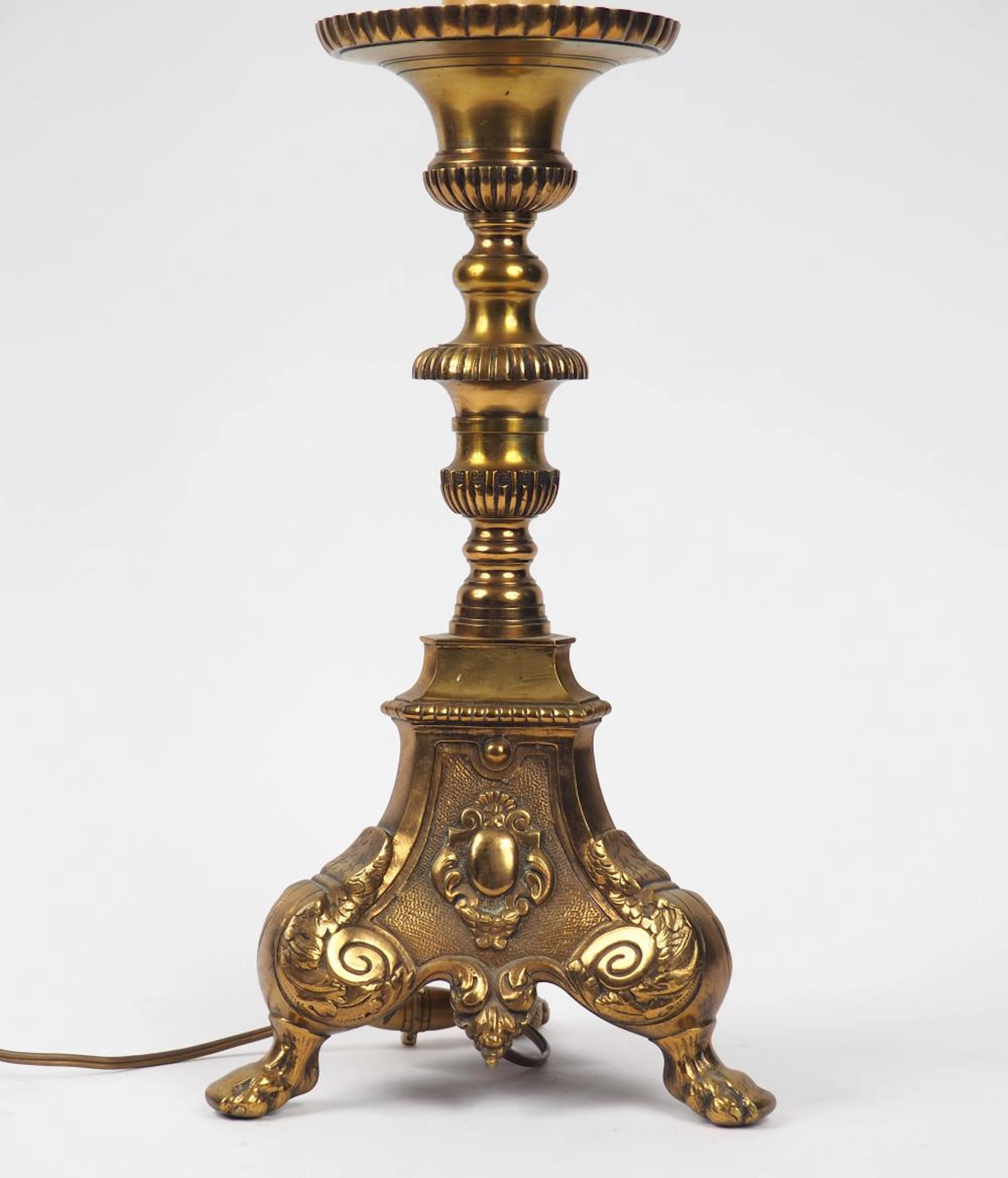 Pique cierge de style Louis XIII en bronze, monté en lampe