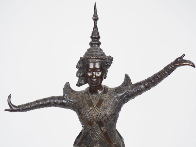 Importante statuette en bronze de belle patine...