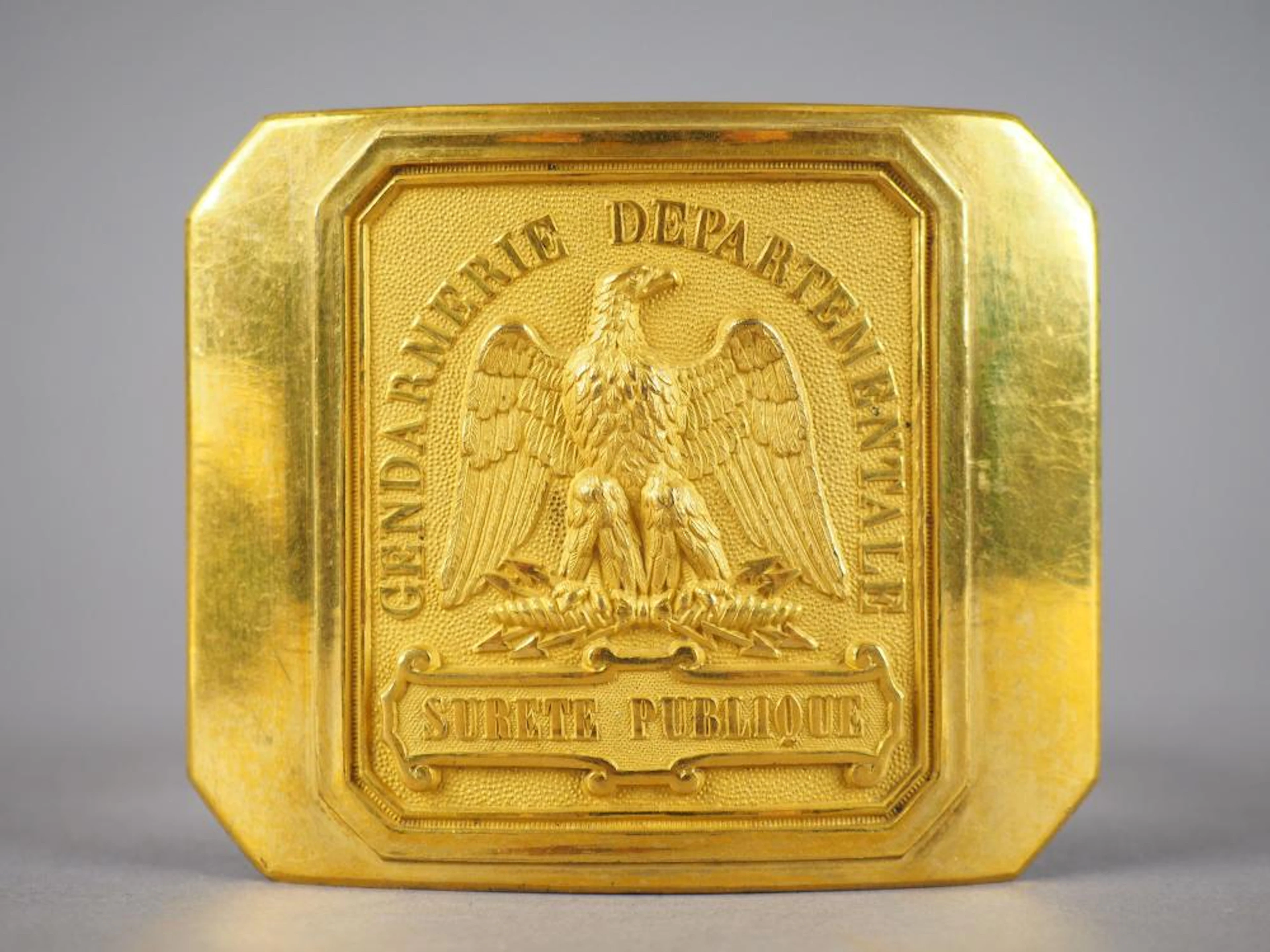 Grande plaque de ceinturon rectangulaire de gendarmerie...