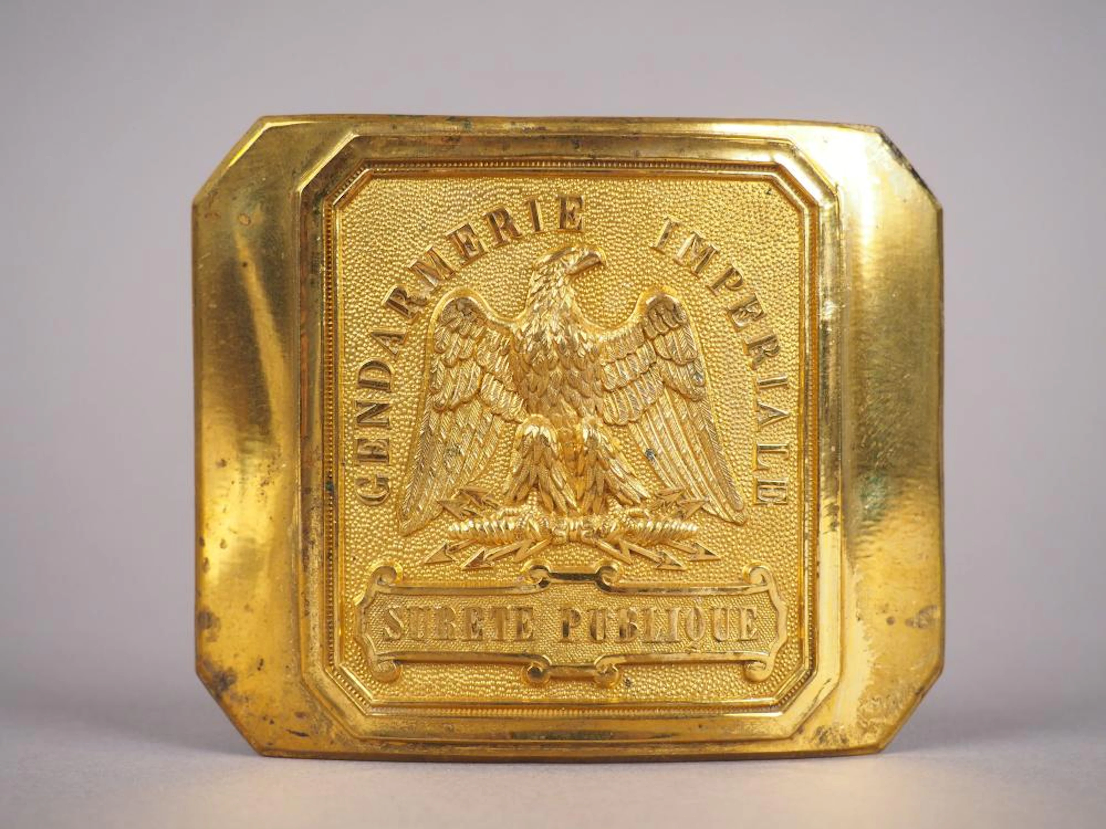 Grande plaque de ceinturon d?officier de gendarmerie...