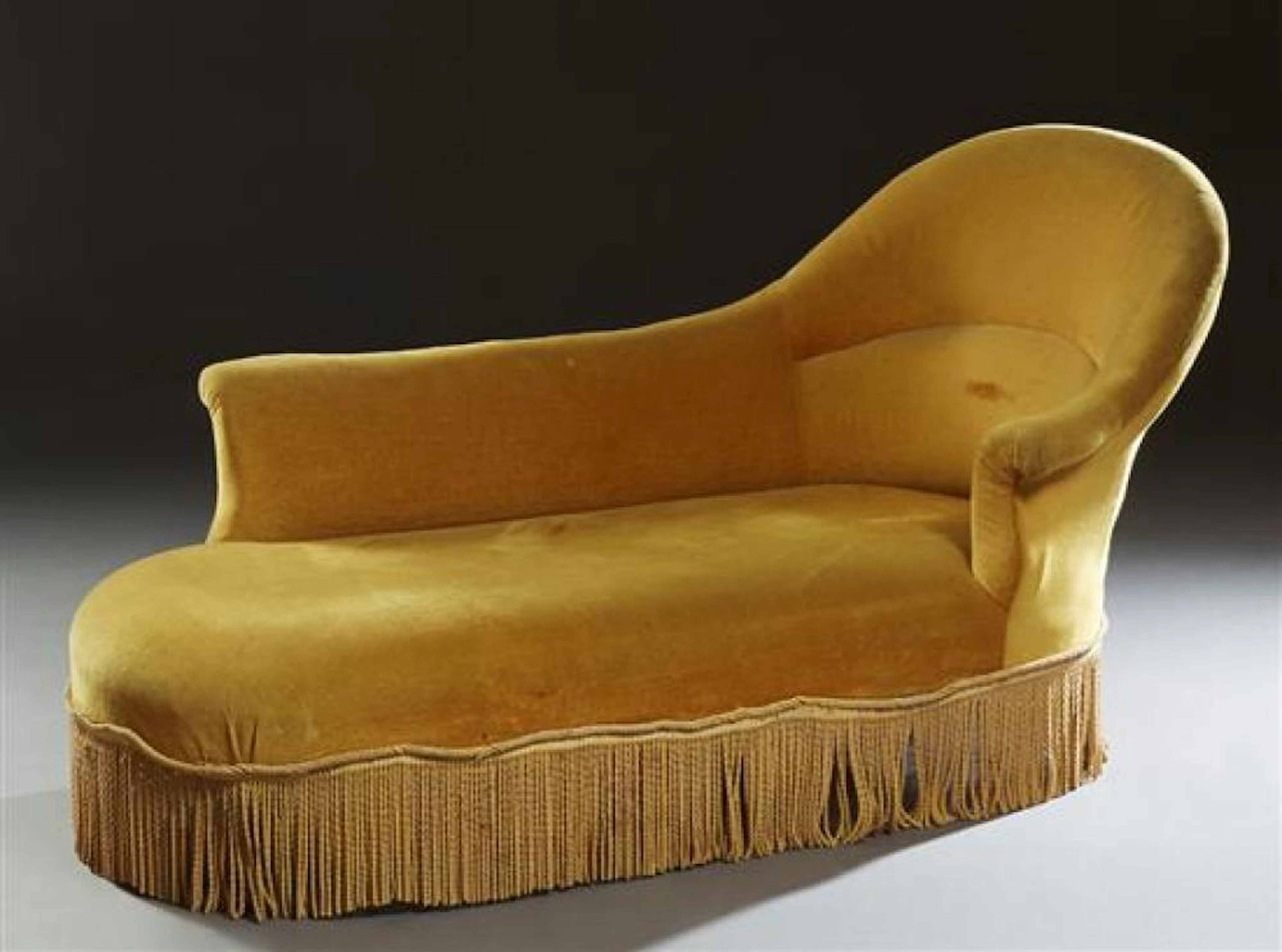 French Carved Mahogany Louis XV Style Recamier, c. 1870, the curved back on the proper left side joining a back rail, on cabriole le...