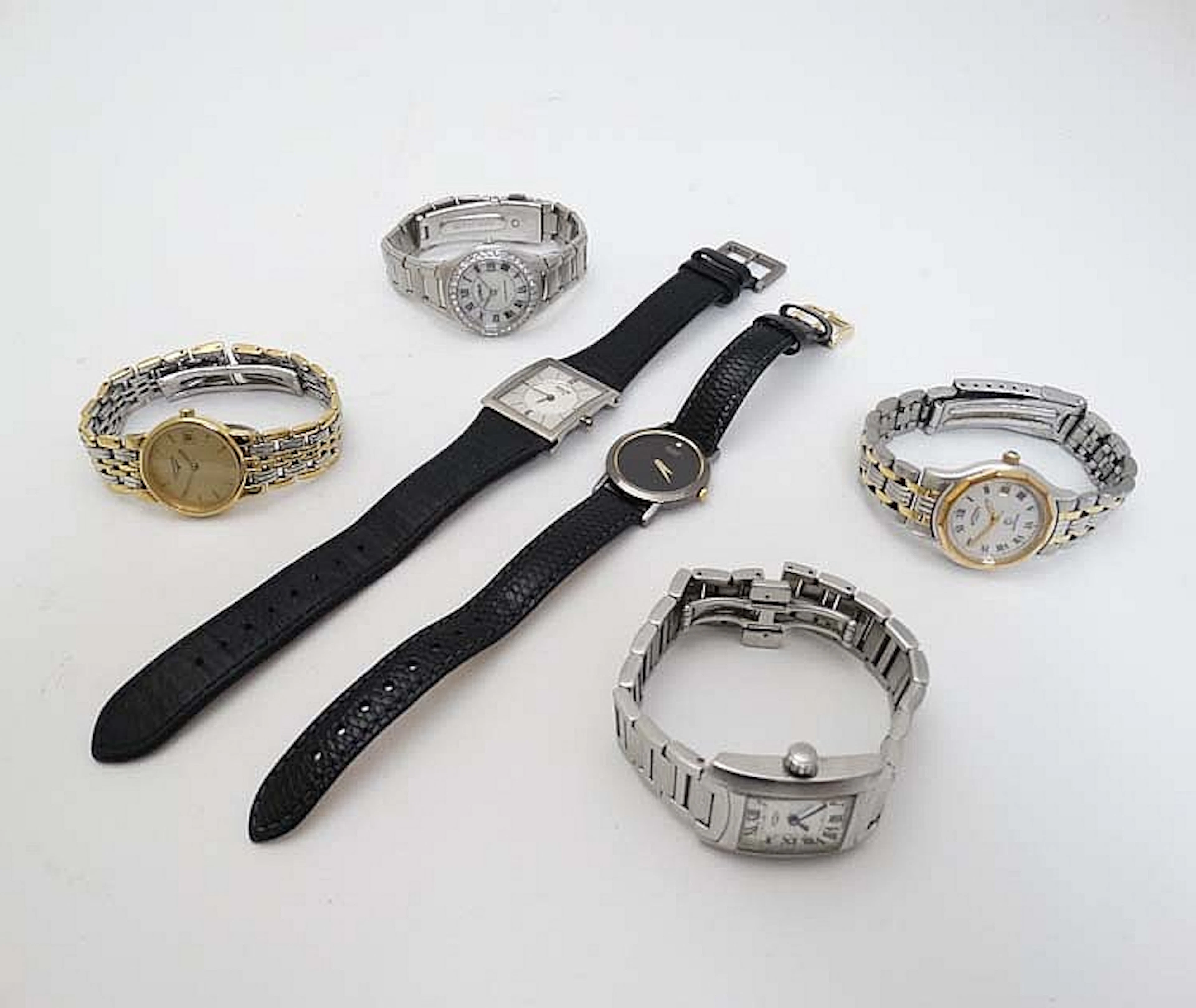 Watches : a Longines ladies bi-metal wristwatch with gilt dial , date aperture , gilt baton hour markers and hands, with quartz six jewel movement no. 256041 , cal. 160