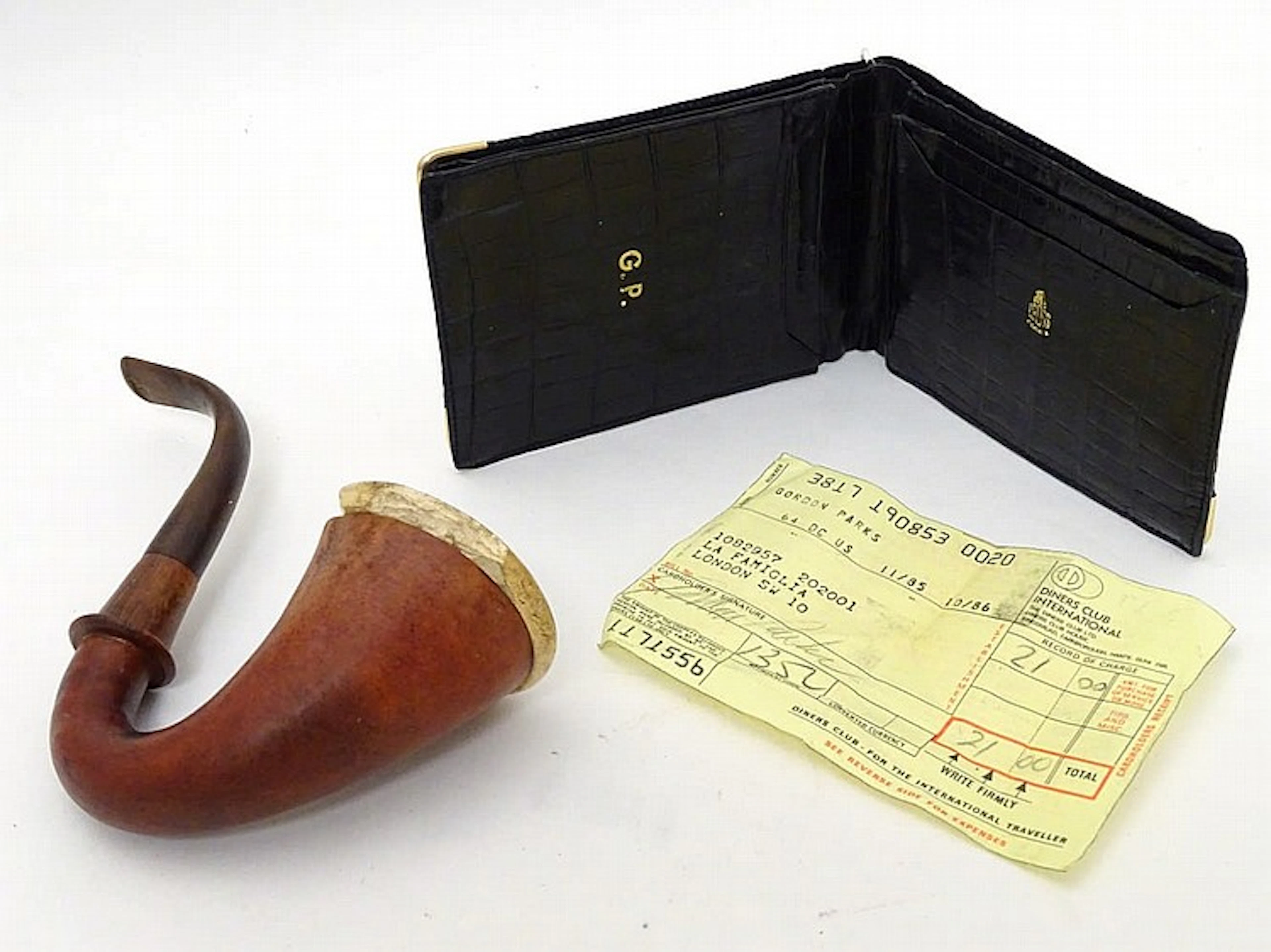 A bill fold ( wallet ) with Gordons intials , a Di