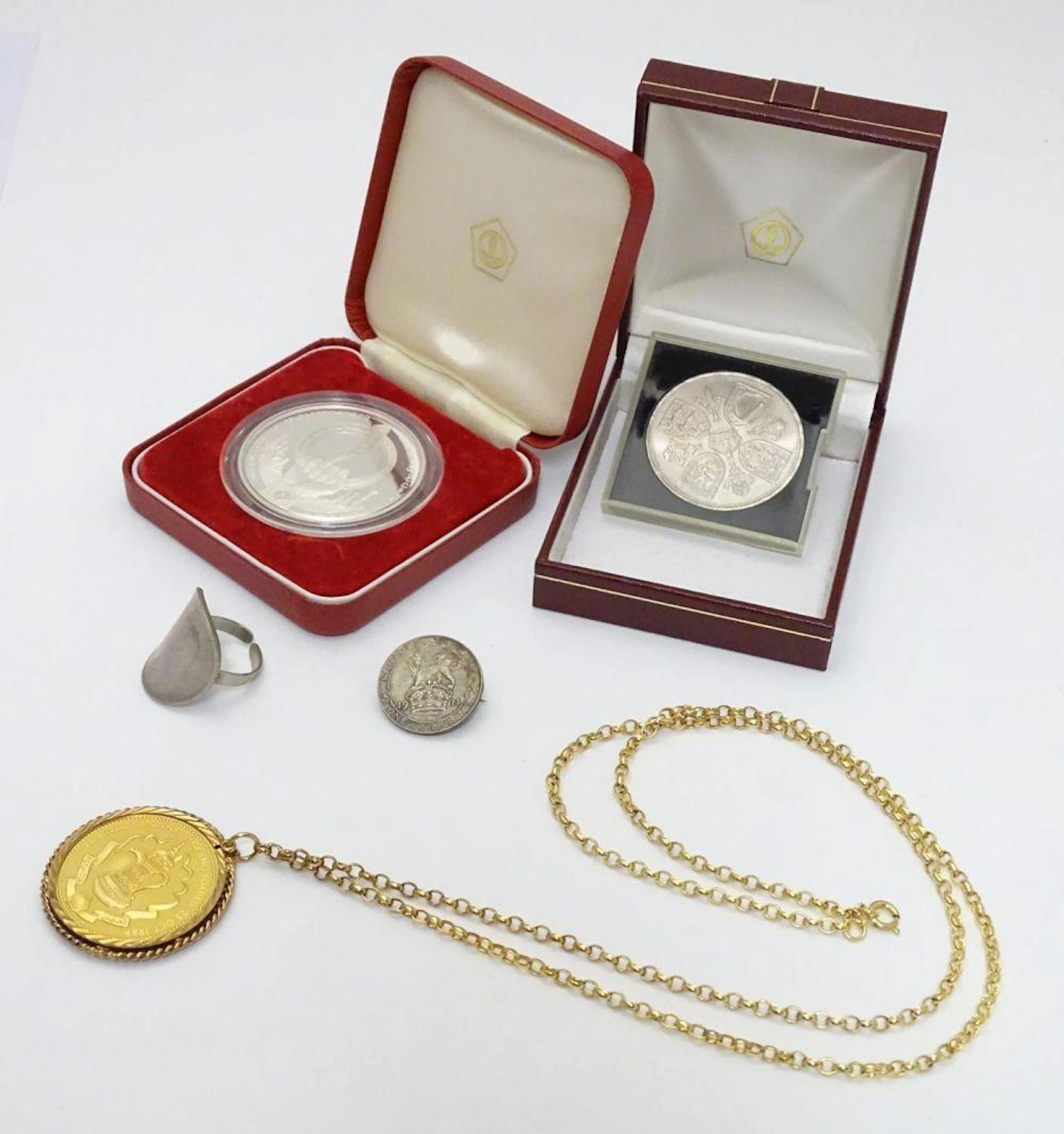 A silver gilt commemorative coin medallion, marked '25 million tonnes of LNG loaded, 23 Oct. 1989 Ad