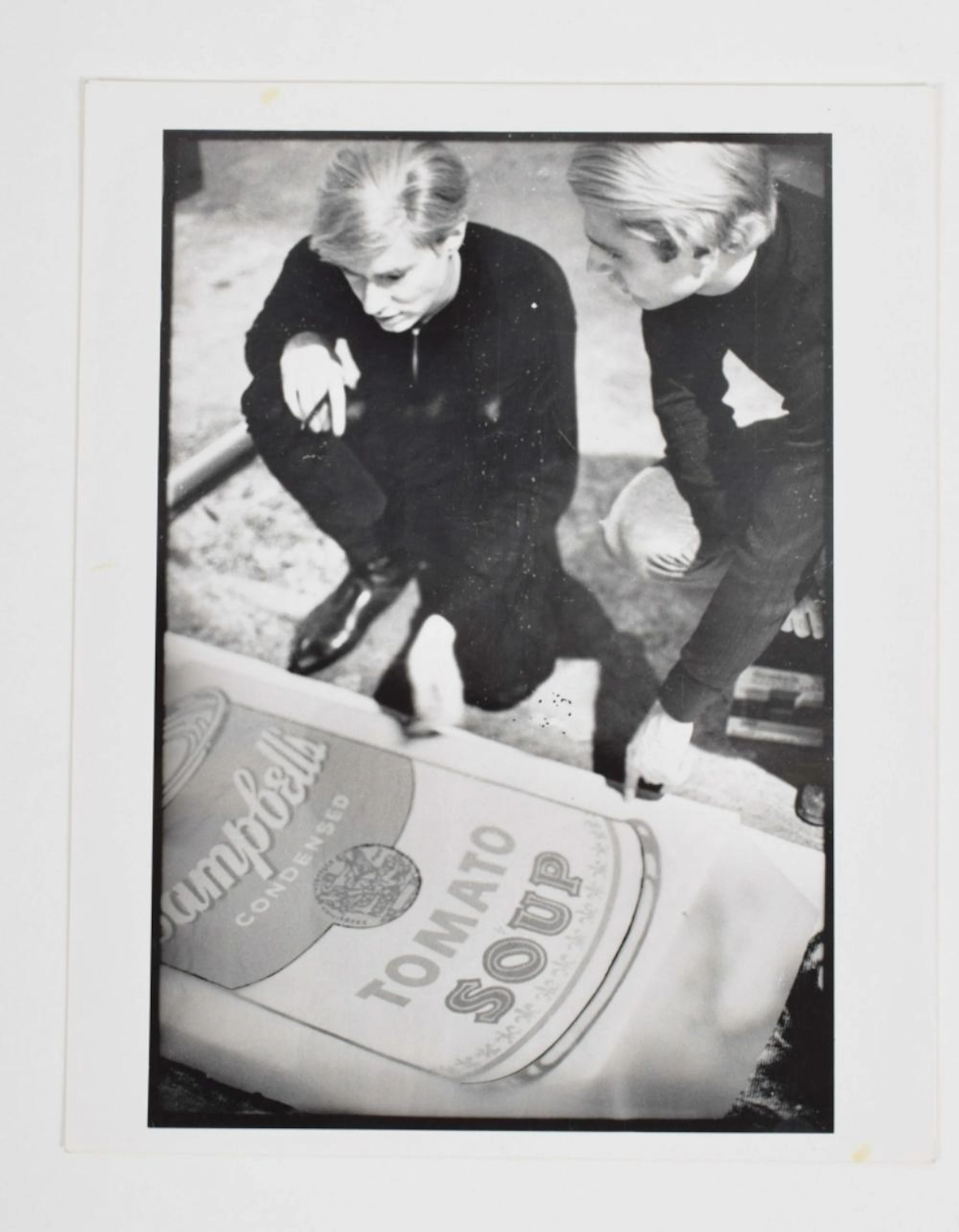 [PHOTOGRAPHY] NAT FINKELSTEIN - WARHOL AT WORK ON A...