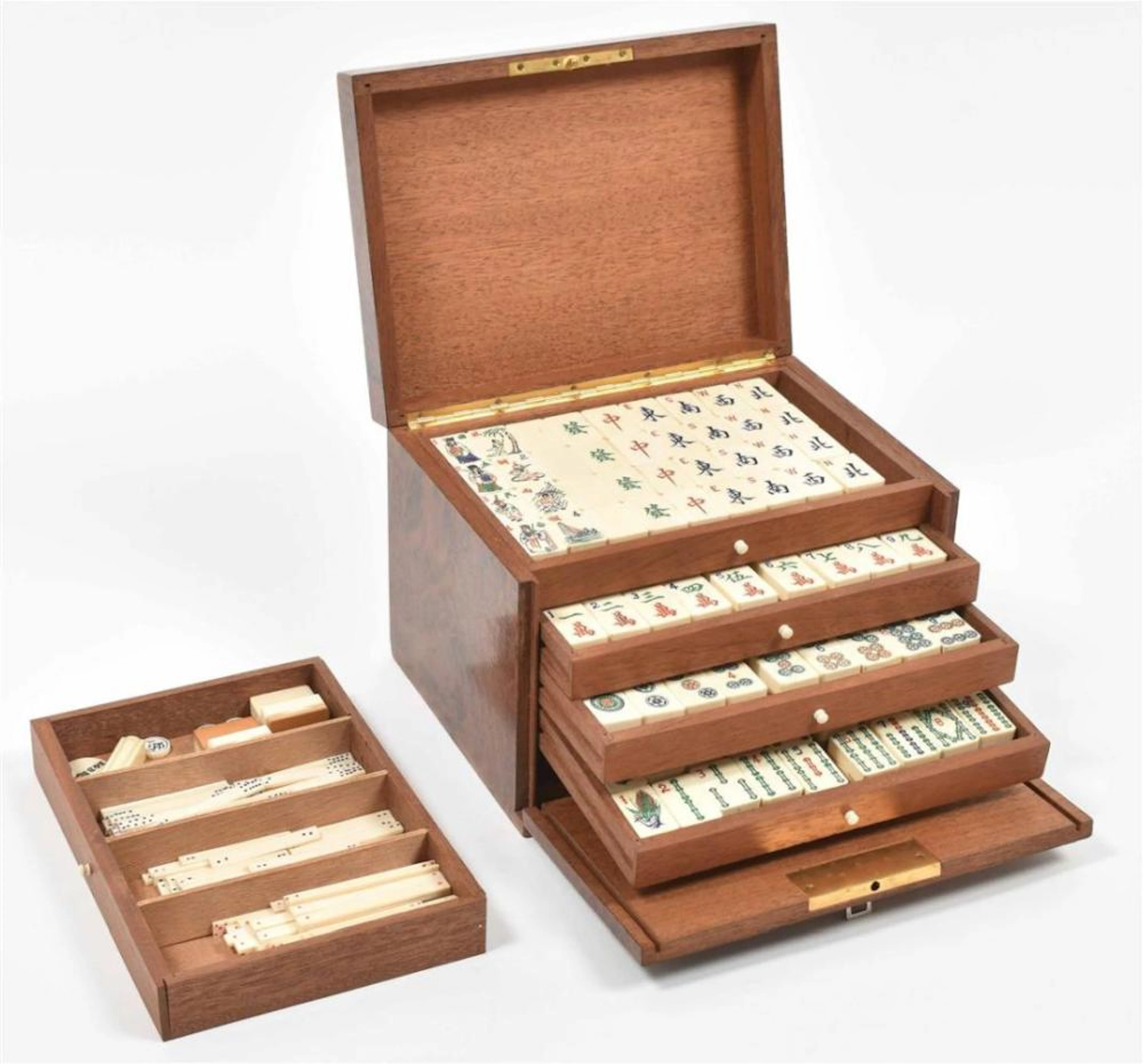 [CHINA. MAH JONG] EARLY 20TH CENTURY BOVINE BONE AND FAUX IVORY MAH JONG SET
