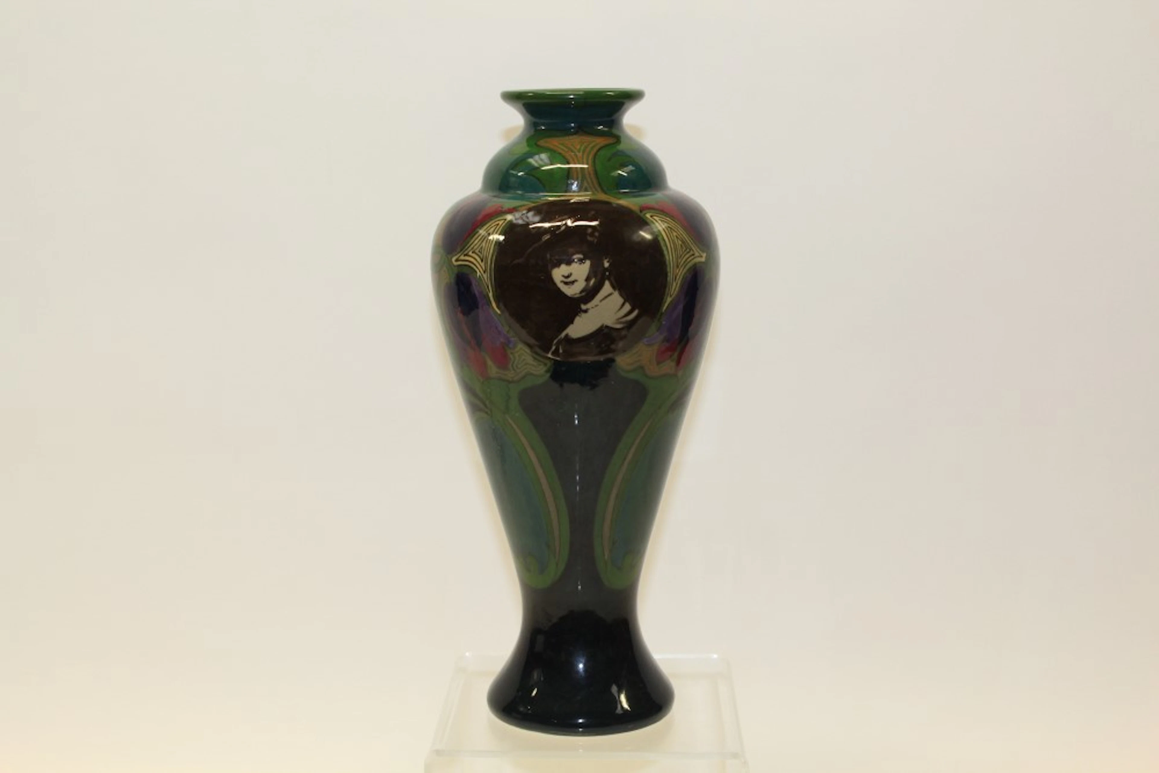 Art Nouveau vase by Gouda of knopped baluster form