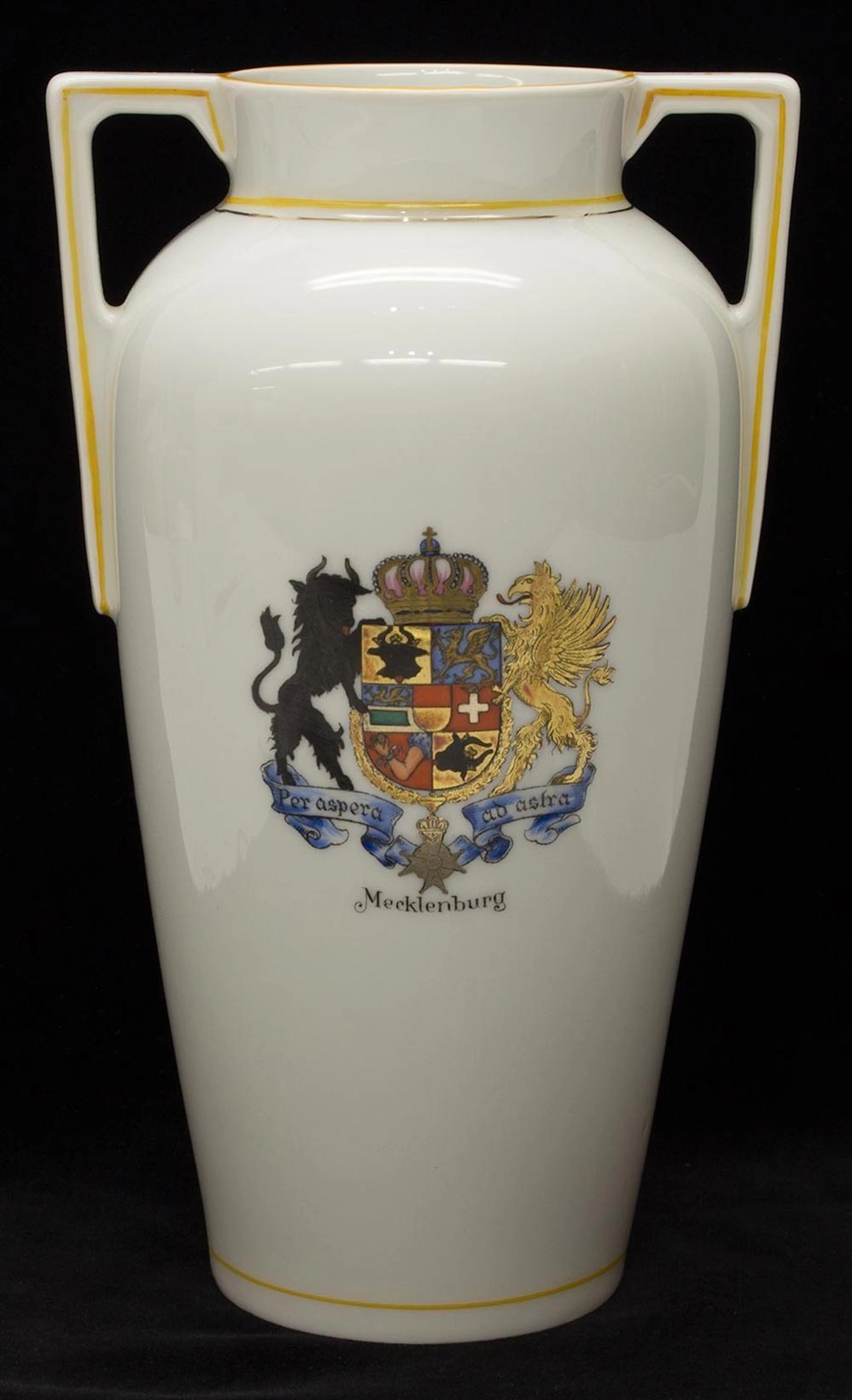 Jugendstilvase um 1900